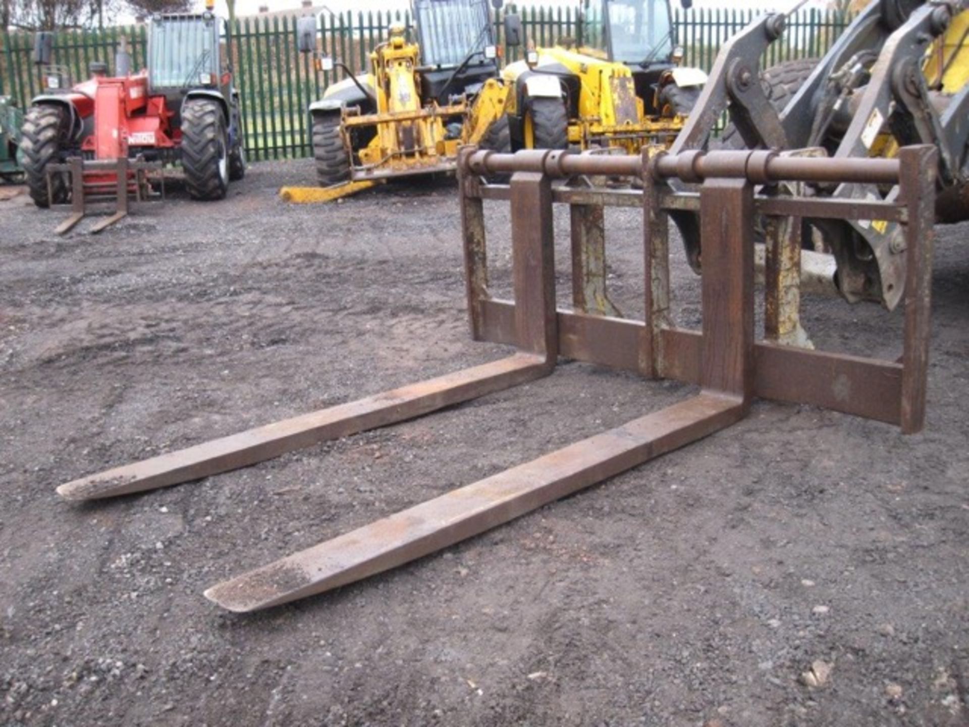 Volvo L180 Pallet Forks - 10 Tonnes
Pallet forks on backplate to fit Volvo L150/180 quick hitch. - Image 2 of 2