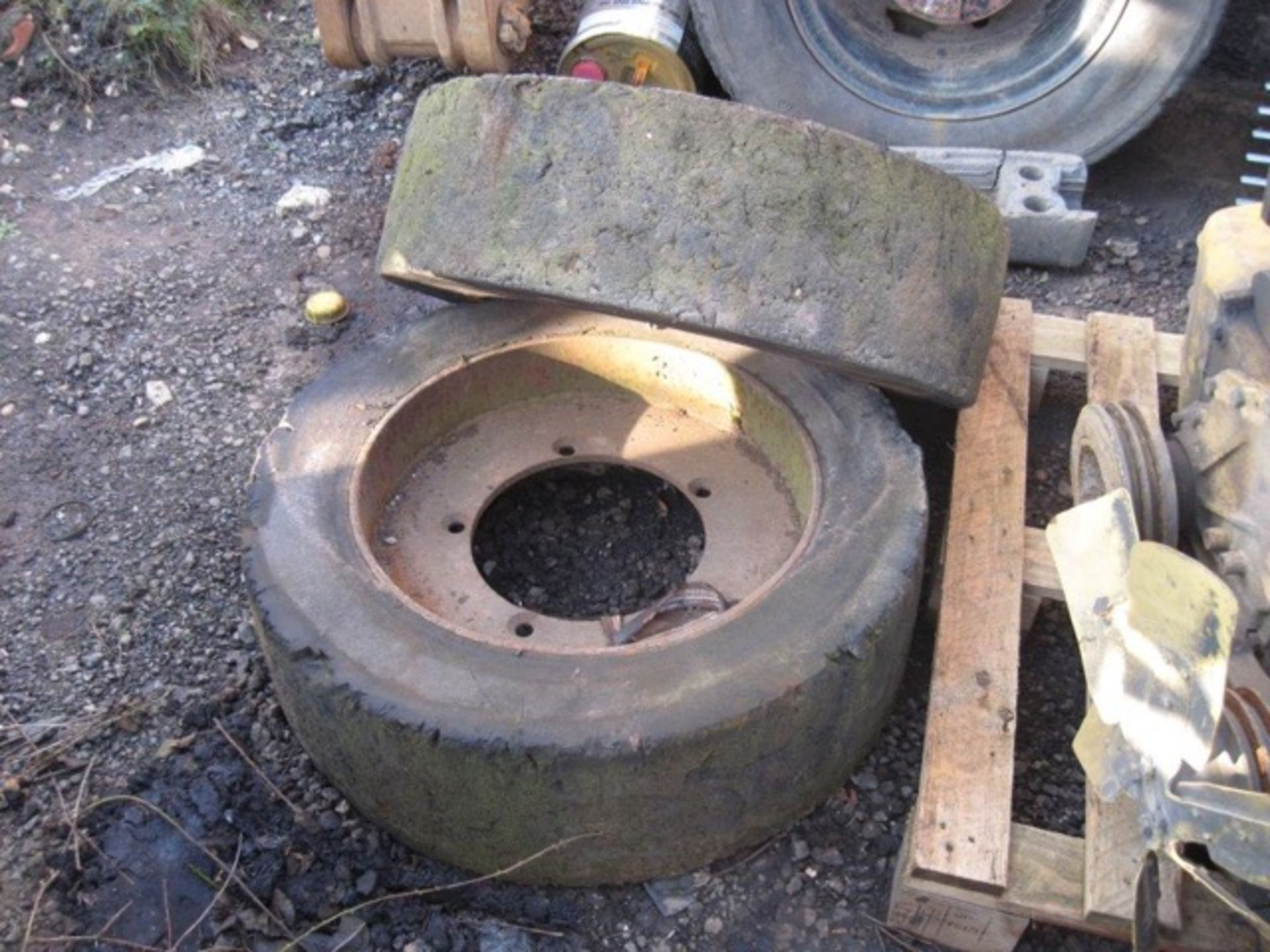Solid JCB Wheels and tyres
2 Good solid wheels and tyres on JCB 5 stud wheels