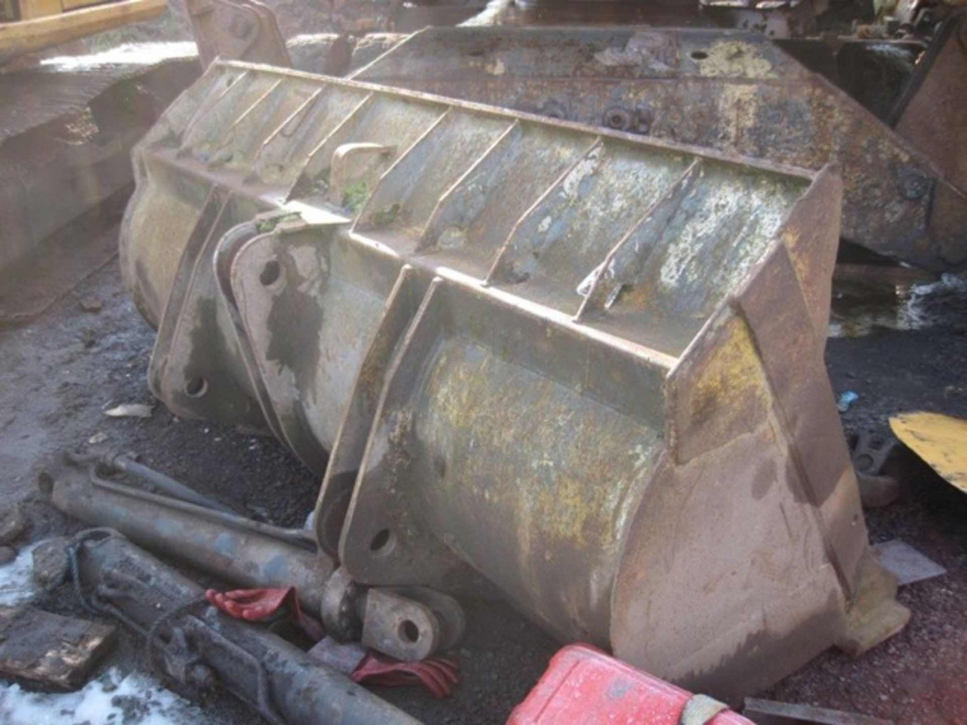 Loading Shovel Bucket
Came from SEM ZL30 10 tonne loading shovel in good condition - Image 2 of 2