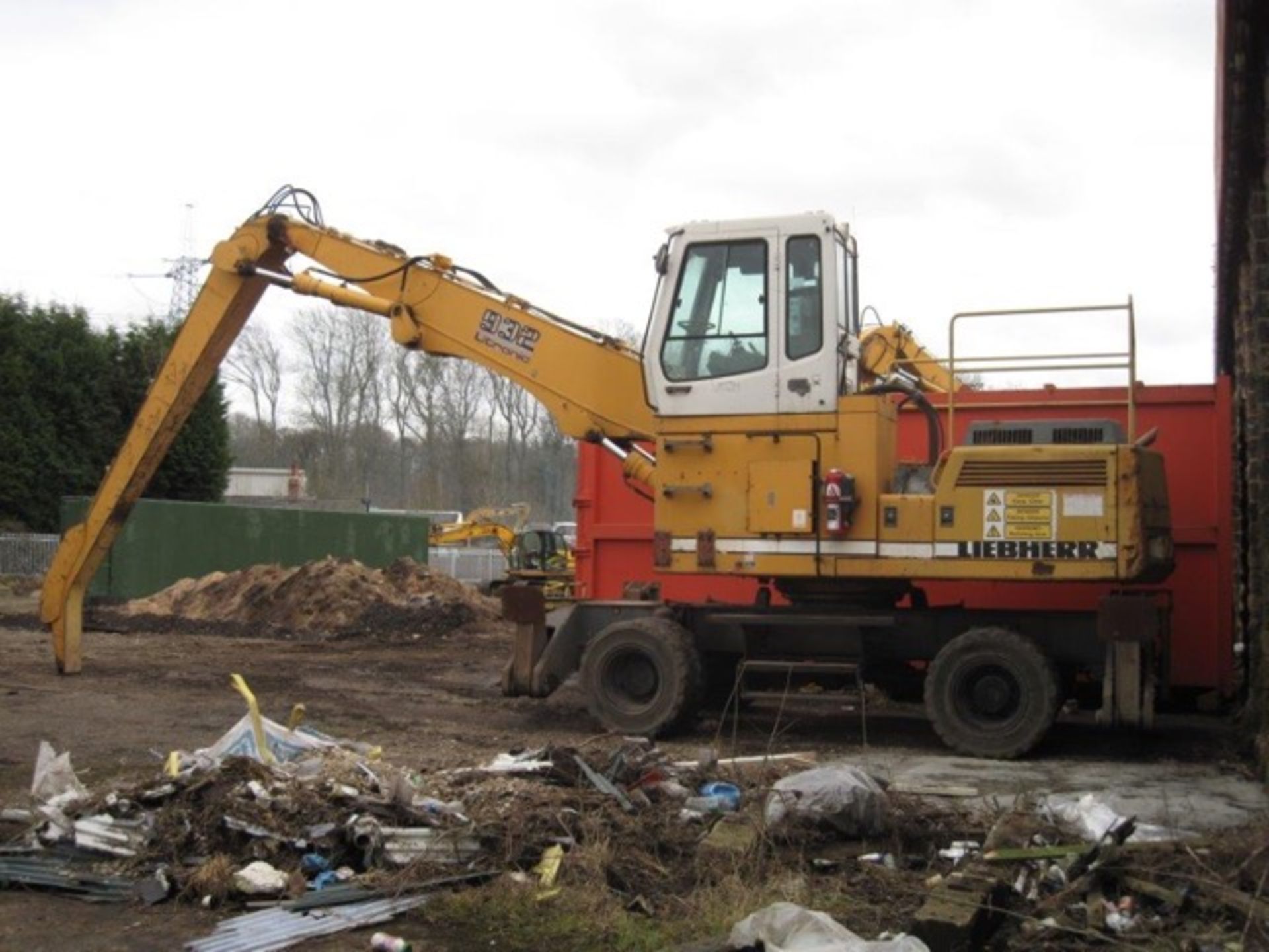 Liebherr 932 Rehandler on Wheels