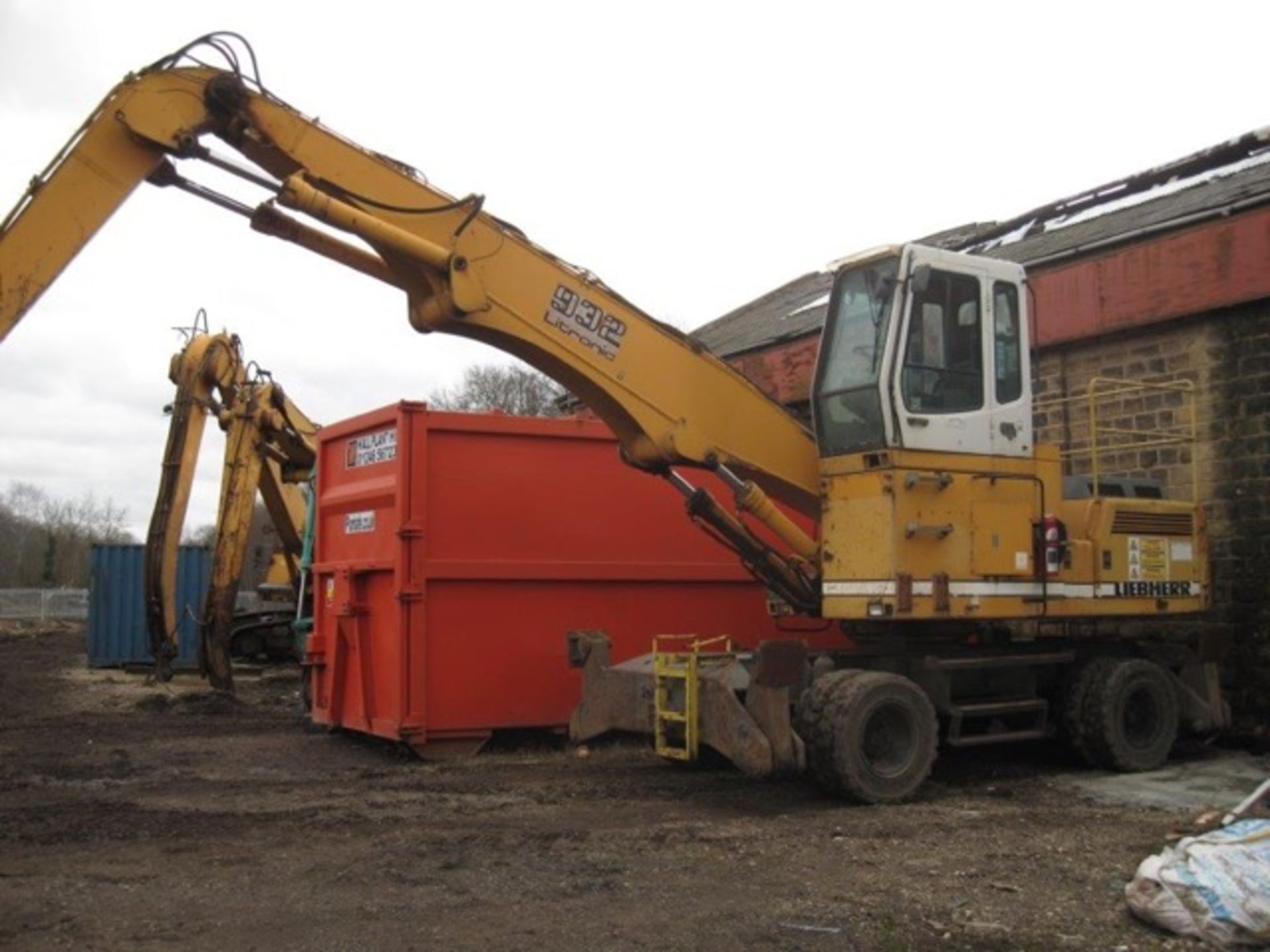 Liebherr 932 Rehandler on Wheels - Image 3 of 3