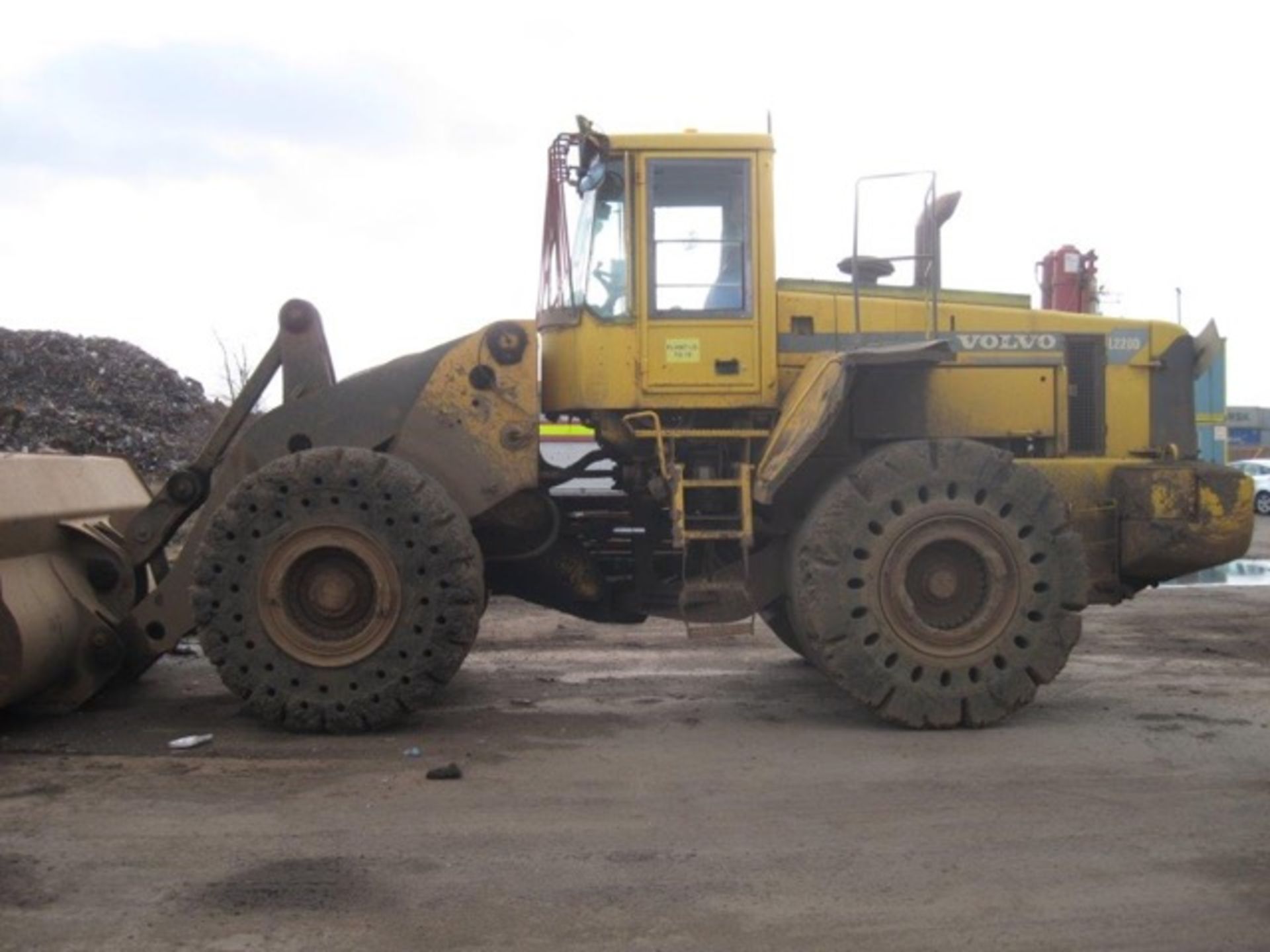 Volvo L220D Loading Shovel
1999 and direct from work, one owner from new, good bucket and solid - Image 2 of 4