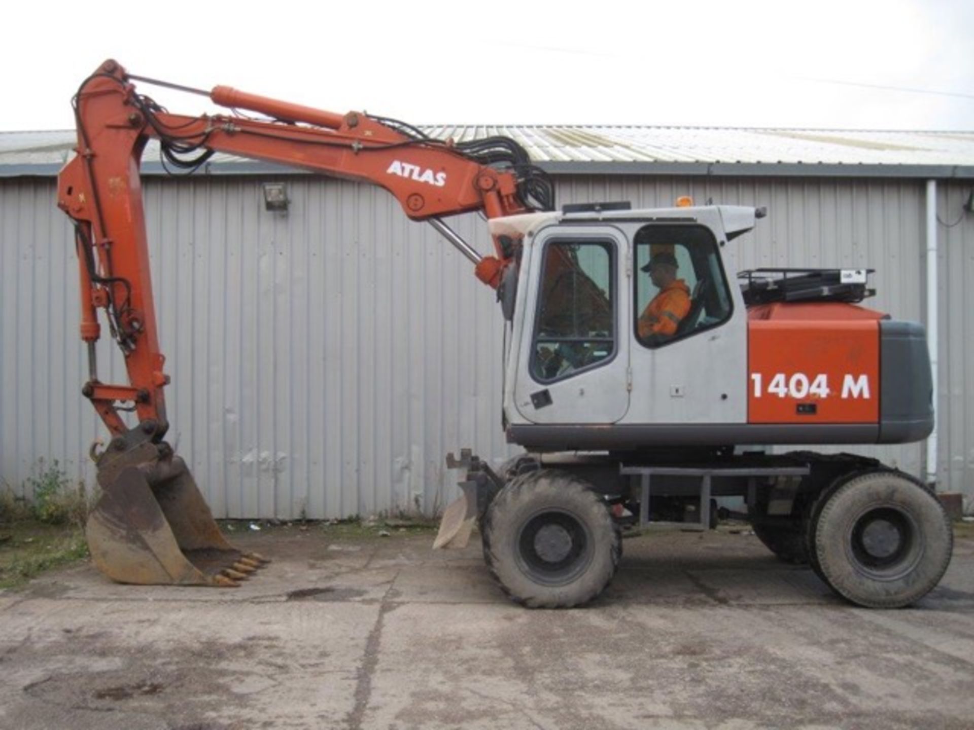 Atlas 1404 Wheeled Excavator
2002
Excellent condition, ex water works machine, blade, 4 hyd lines,