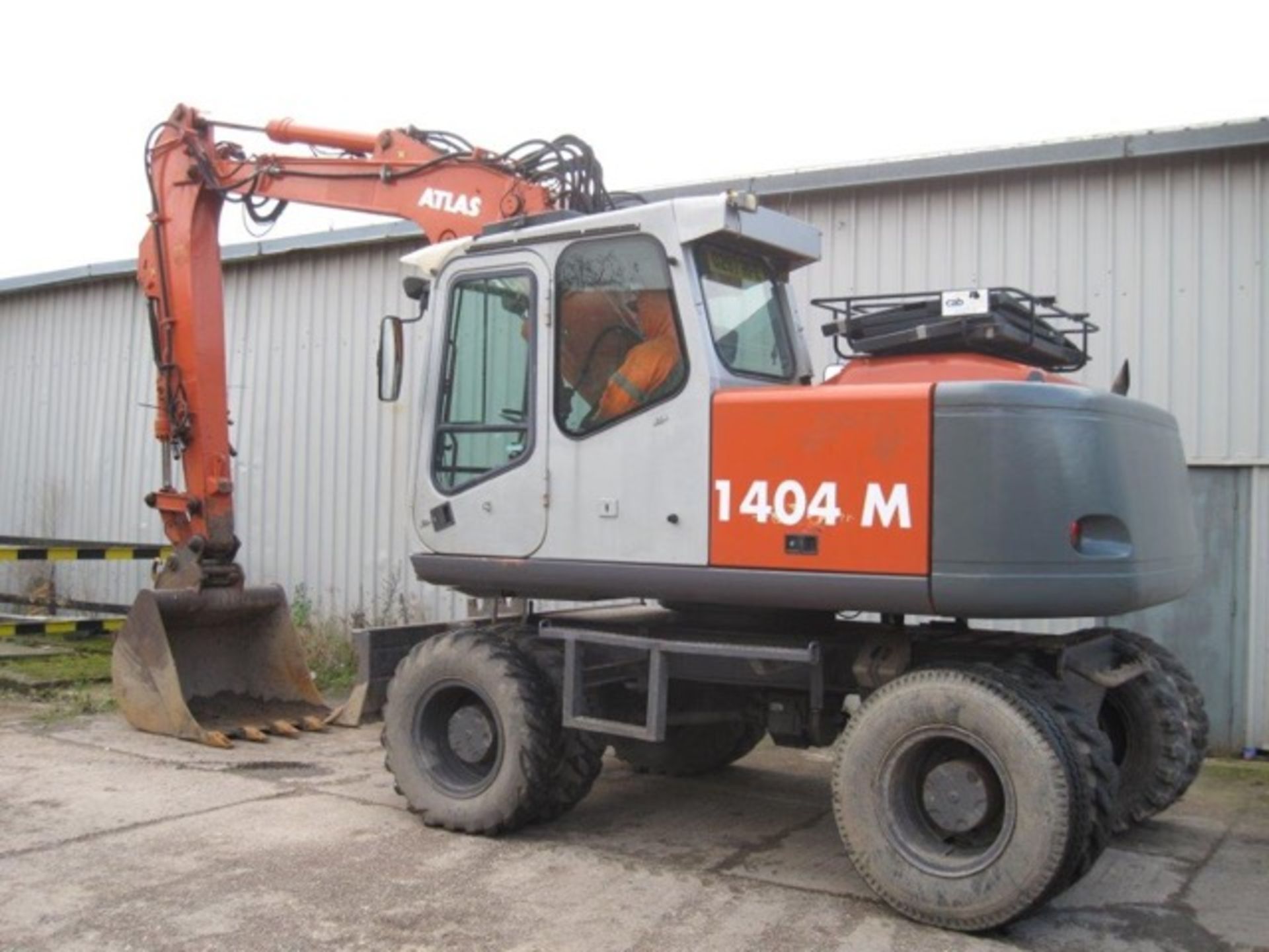 Atlas 1404 Wheeled Excavator
2002
Excellent condition, ex water works machine, blade, 4 hyd lines, - Image 3 of 4