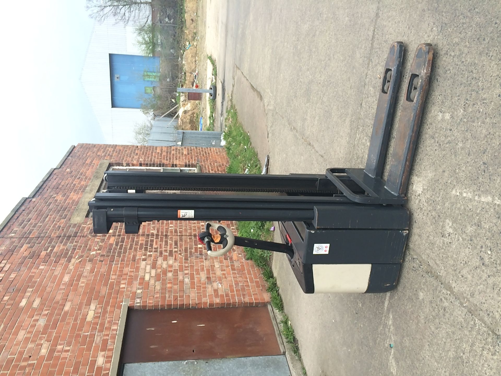 Crown stacker 2008 1600kg lift capacity Good battery Excellent working and cosmetic condition - Image 2 of 7