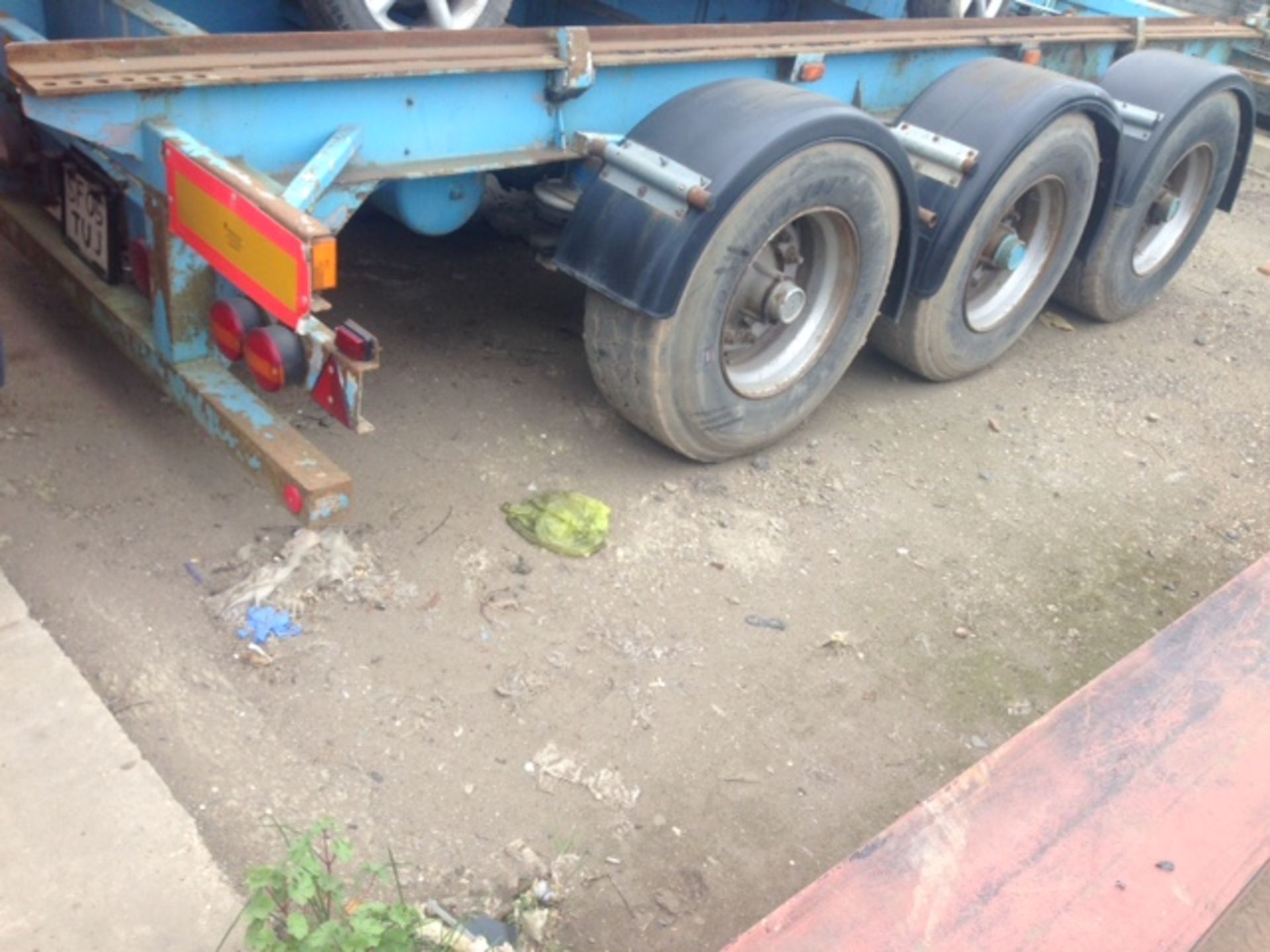 Tri-axle extending drawbar trailer