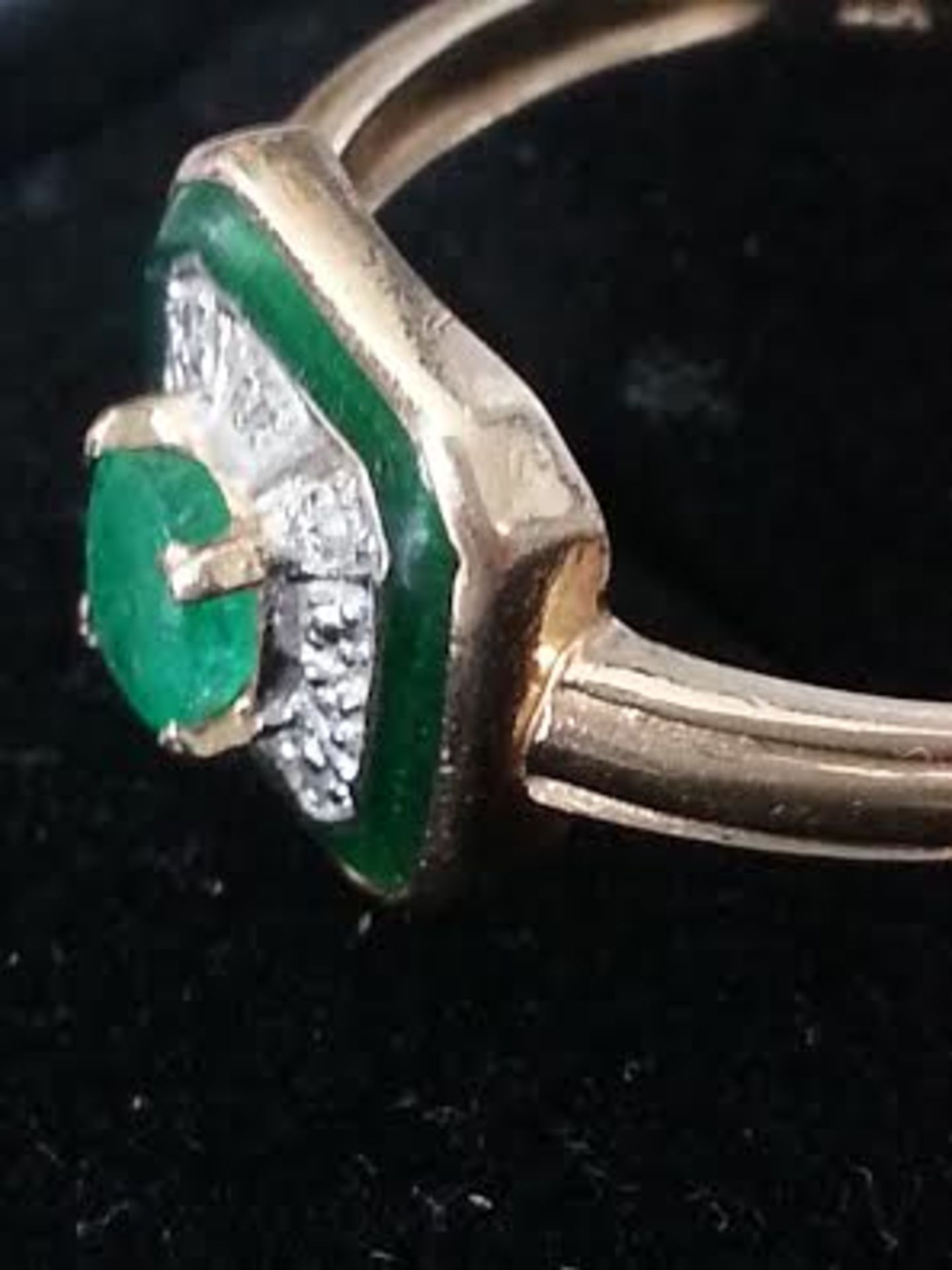 14 ct gold ring with brazilian emerald