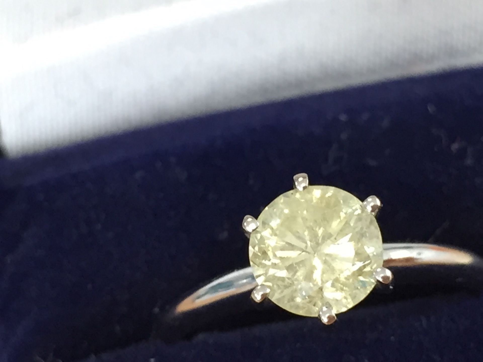 1.1 Carat Diamond - Solitaire Engagement Ring - Image 4 of 12