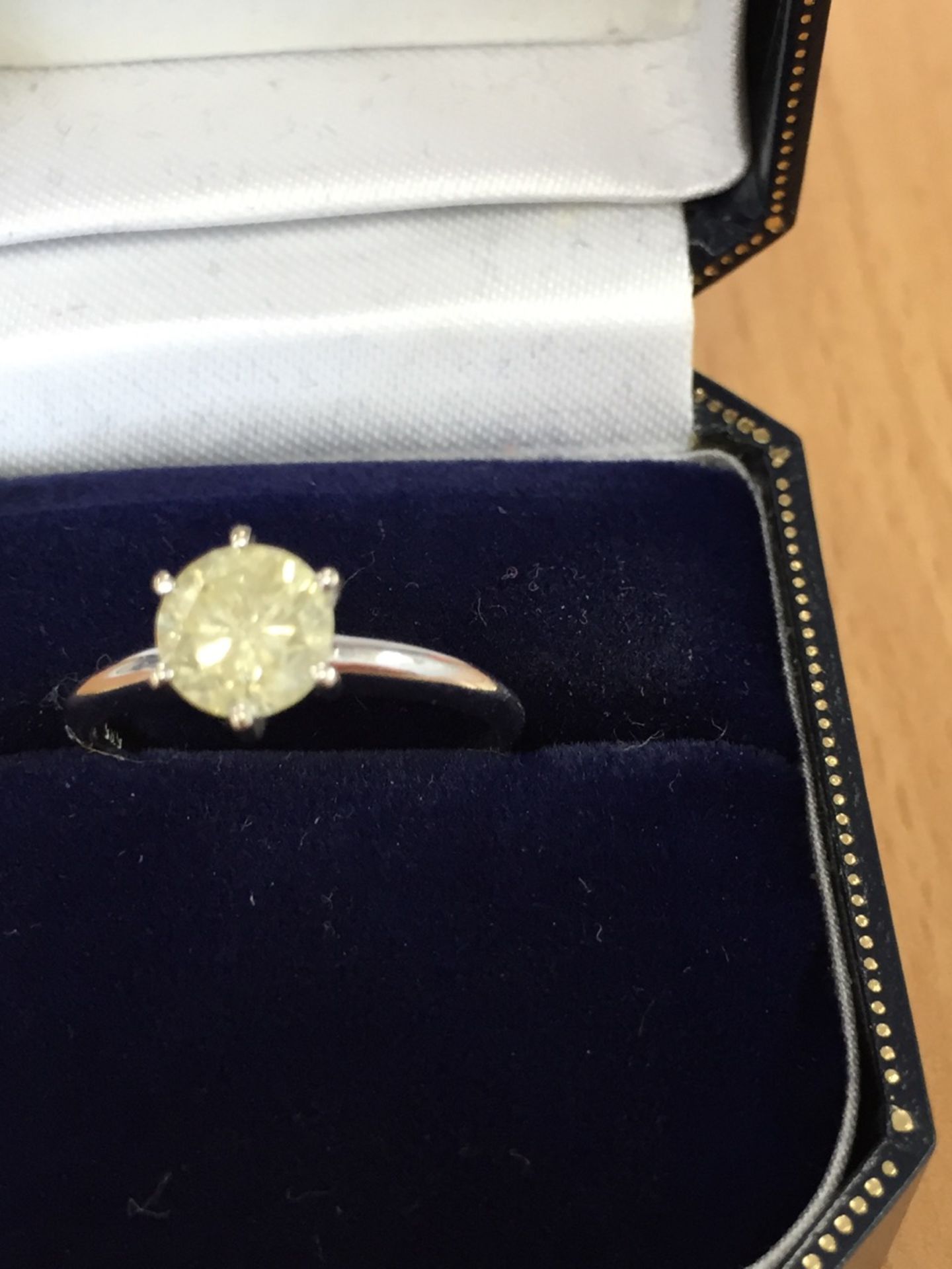 1.1 Carat Diamond - Solitaire Engagement Ring - Image 10 of 12