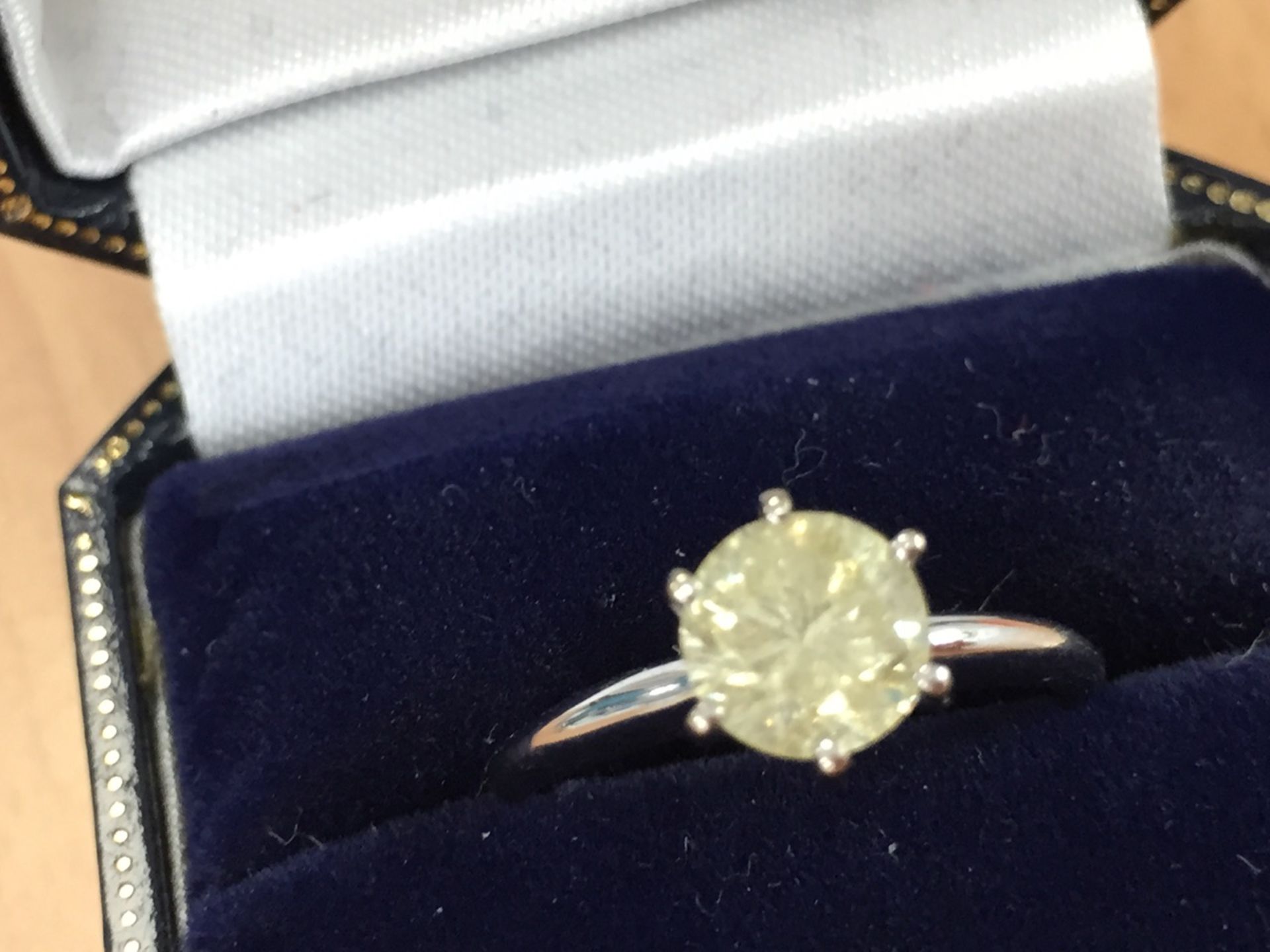 1.1 Carat Diamond - Solitaire Engagement Ring - Image 3 of 12