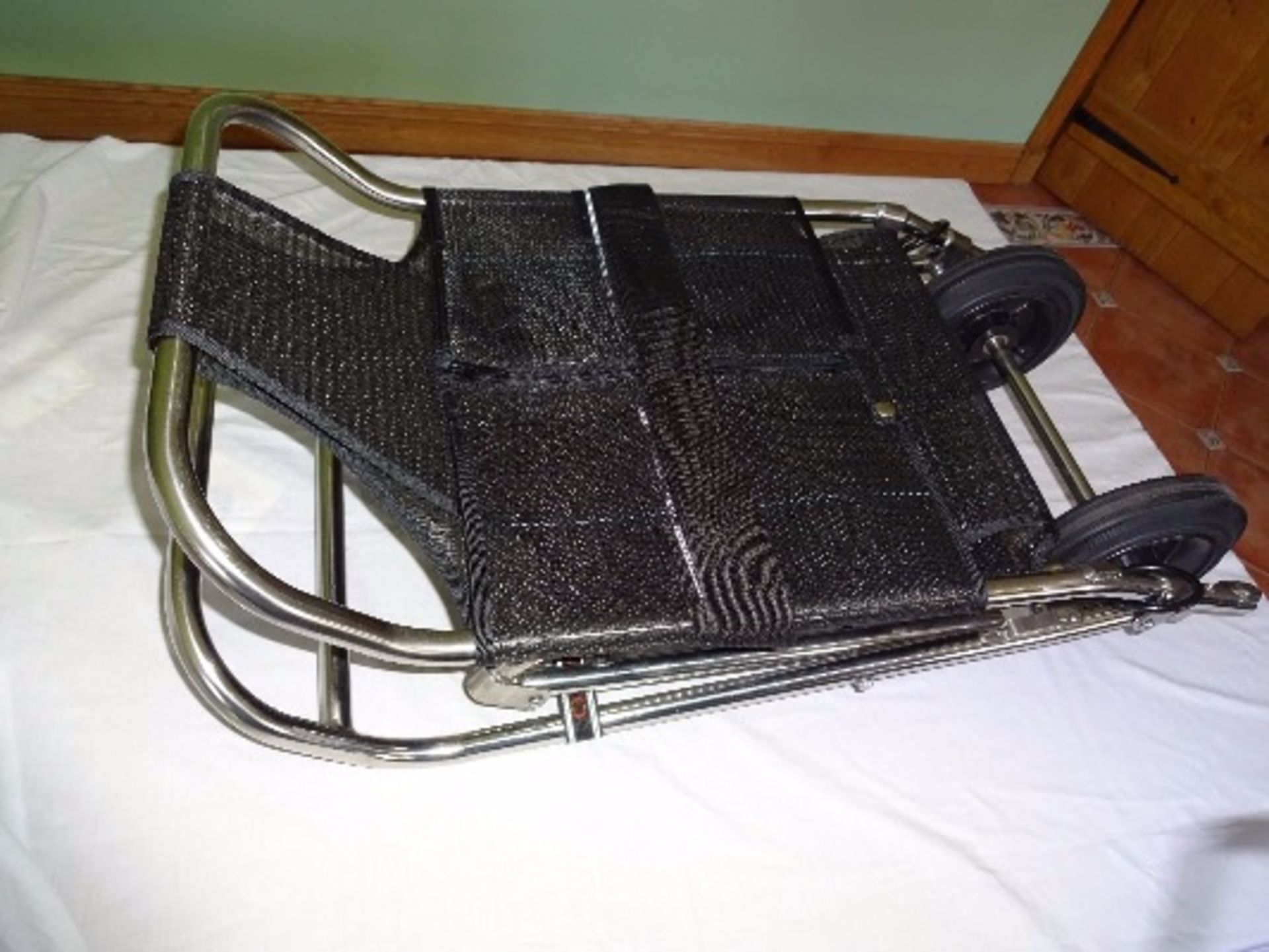 1x FERNO DECON COMPACT 1 PATIENT CARRY CHAIR, new, never used still in box. ideal for nursing homes, - Image 2 of 5