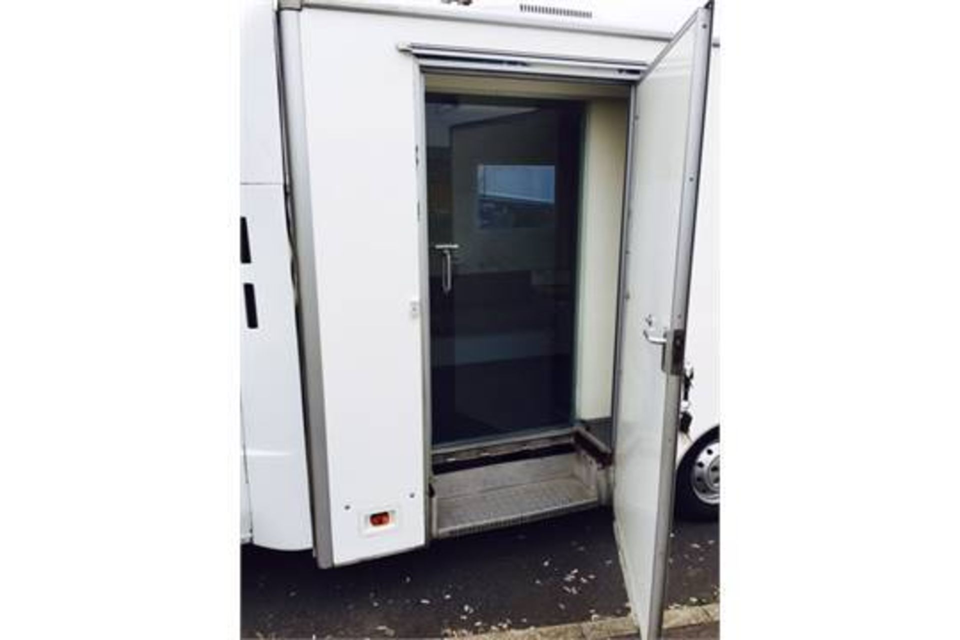 Bespoke vehicle been owned and used by the police from new as a mobile office unit - Image 6 of 18