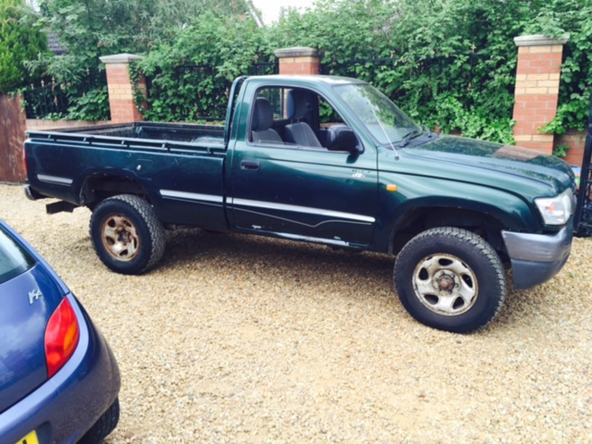 2003 Toyota Hilux - Image 5 of 8