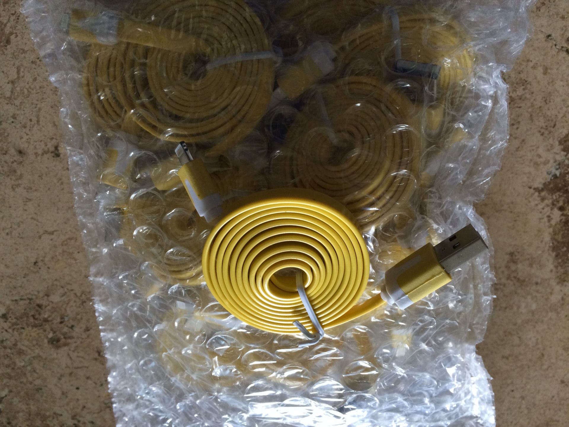 18 x Yellow Lightning Chargers for Apple Iphone/iPad.  GRADE: New