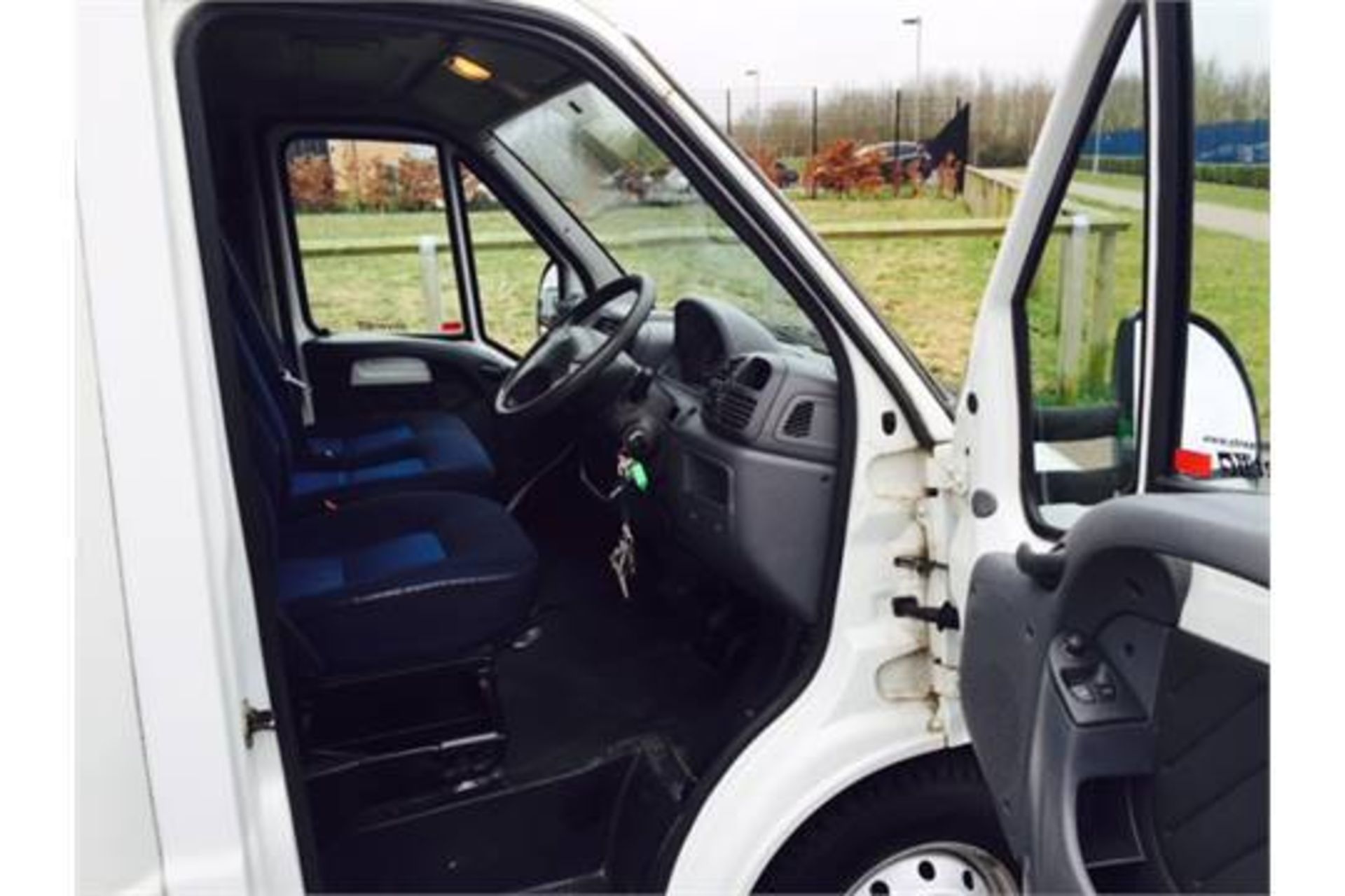 Bespoke vehicle been owned and used by the police from new as a mobile office unit - Image 7 of 18