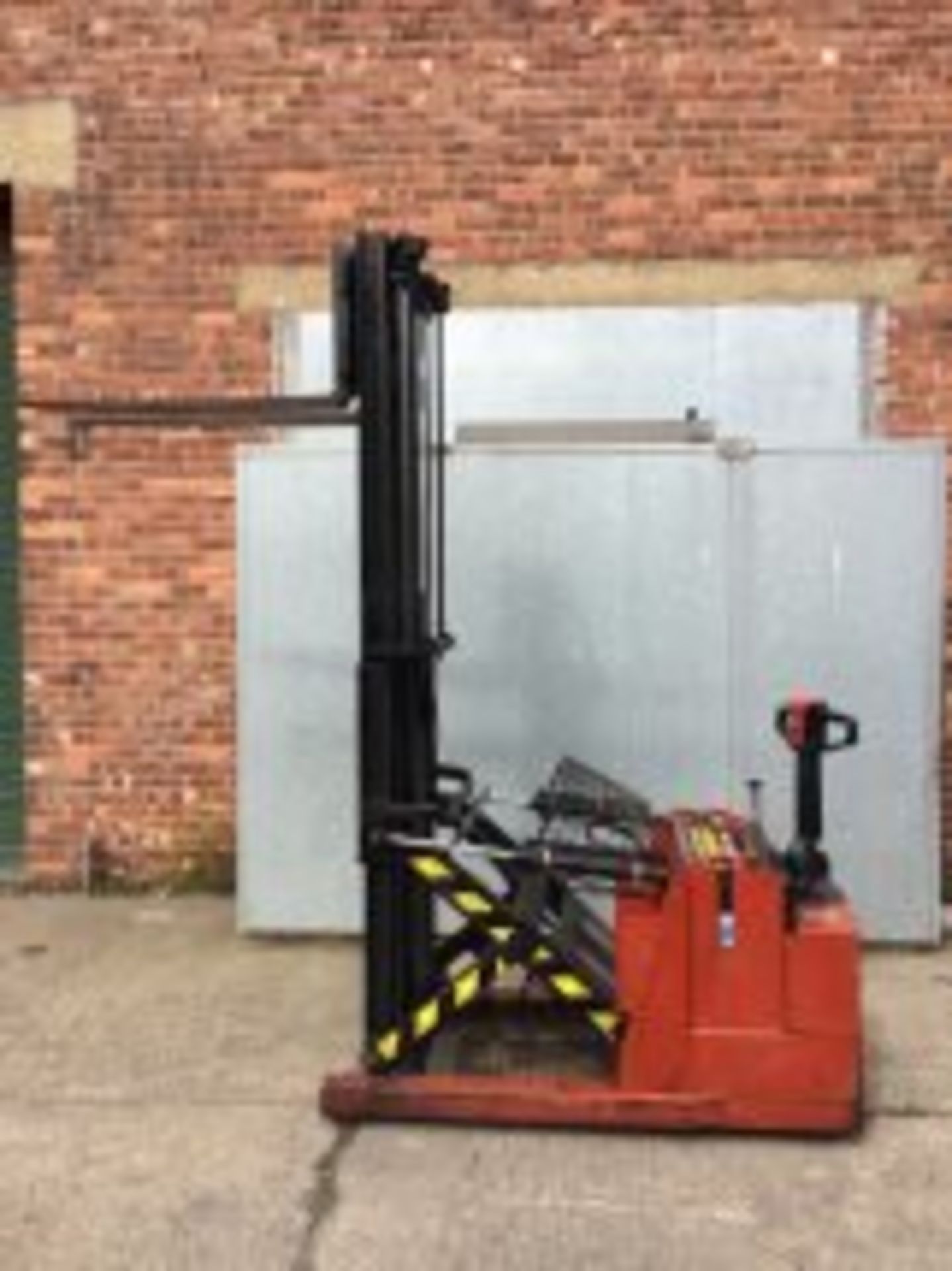 BT Rolatruc pedestrian fork lift truck Reach facility like kelvin truck Yom