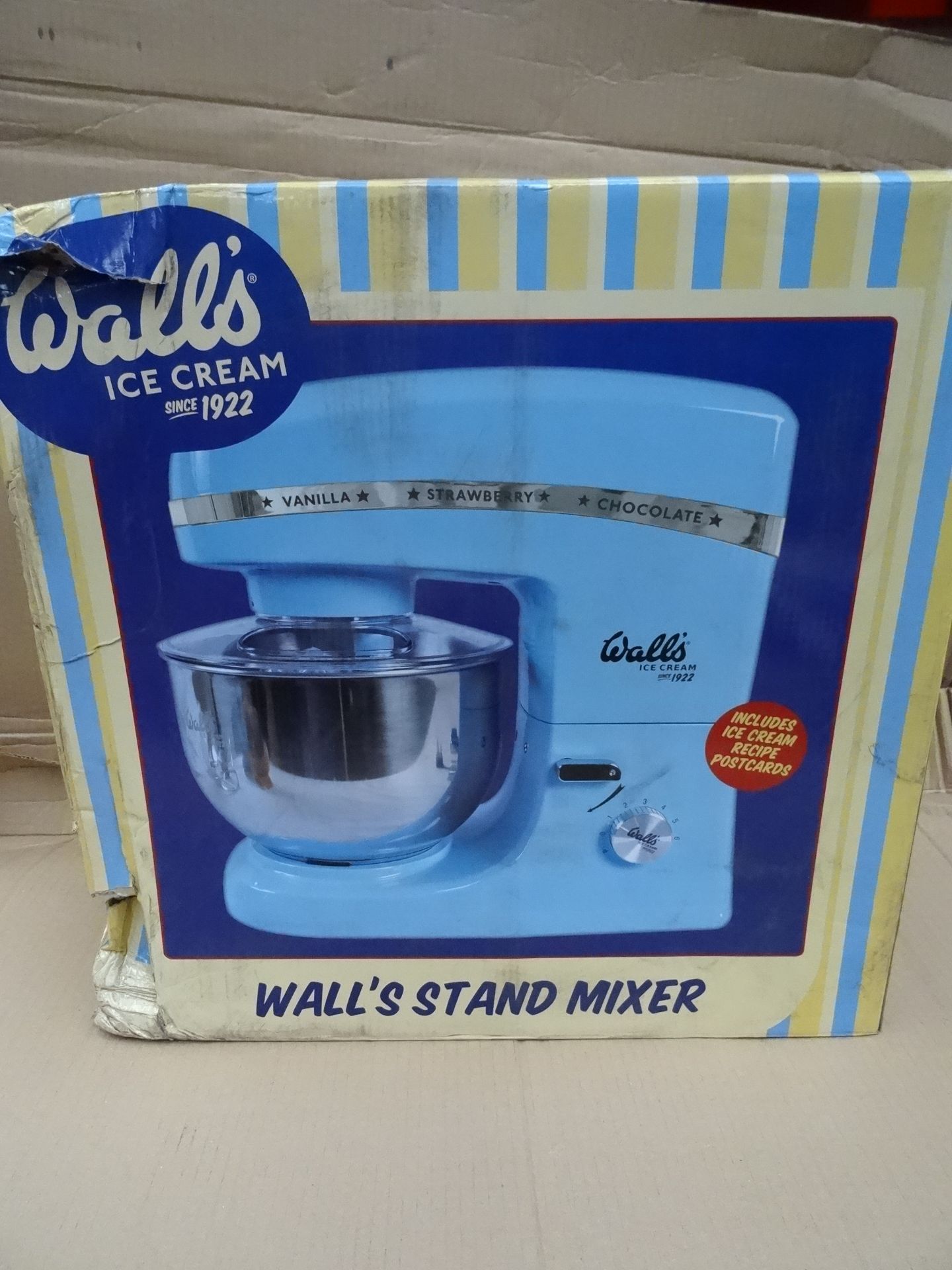1 x Walls Large Stand Mixer, Brand new and Boxed! •5ltr Steel Bowl, Max 2kg Mixture Preparation
•