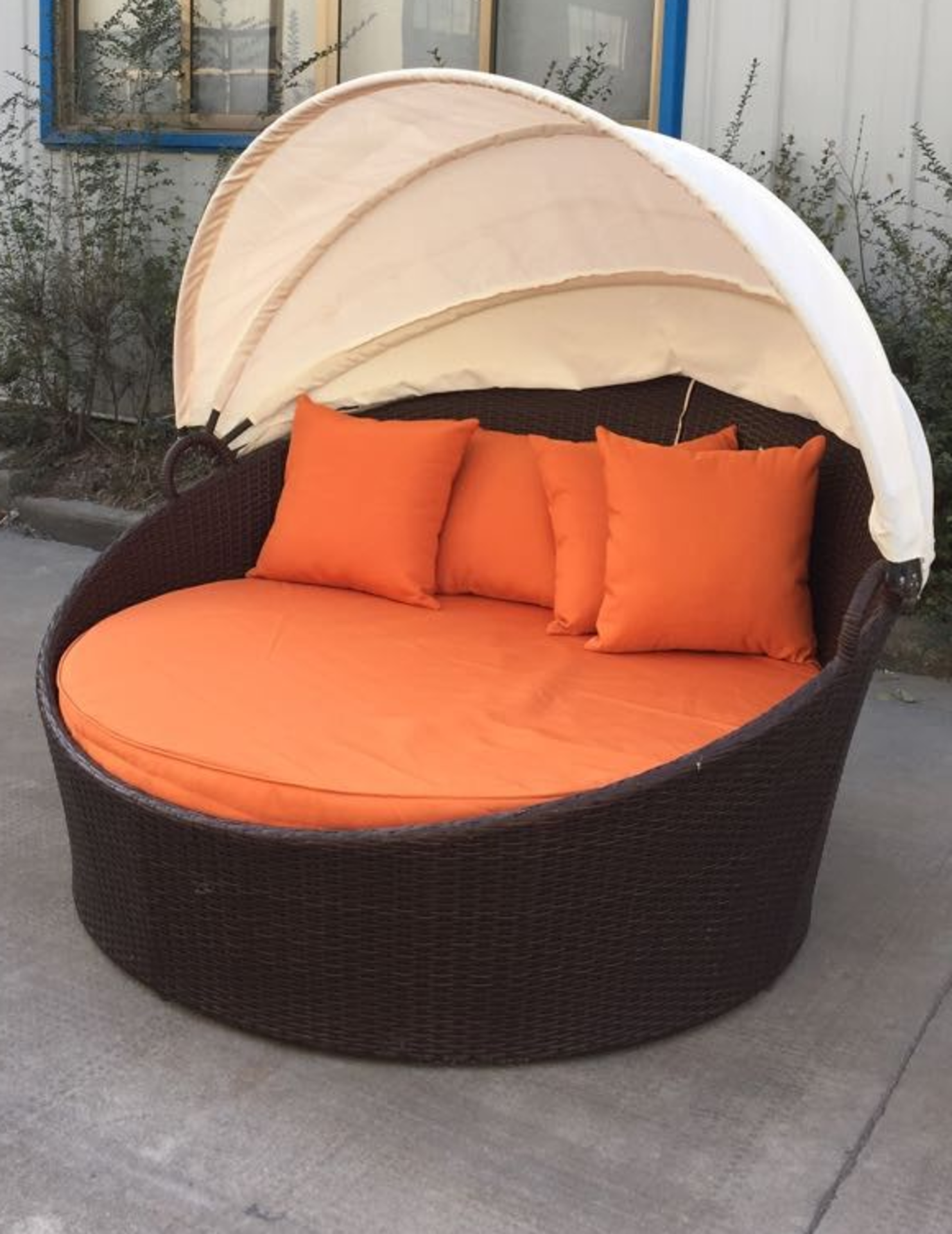 Brand New Stylish all Weather Rattan Day Bed Multi Brown Rattan Deep 100mm Mattress 4 x cushions
