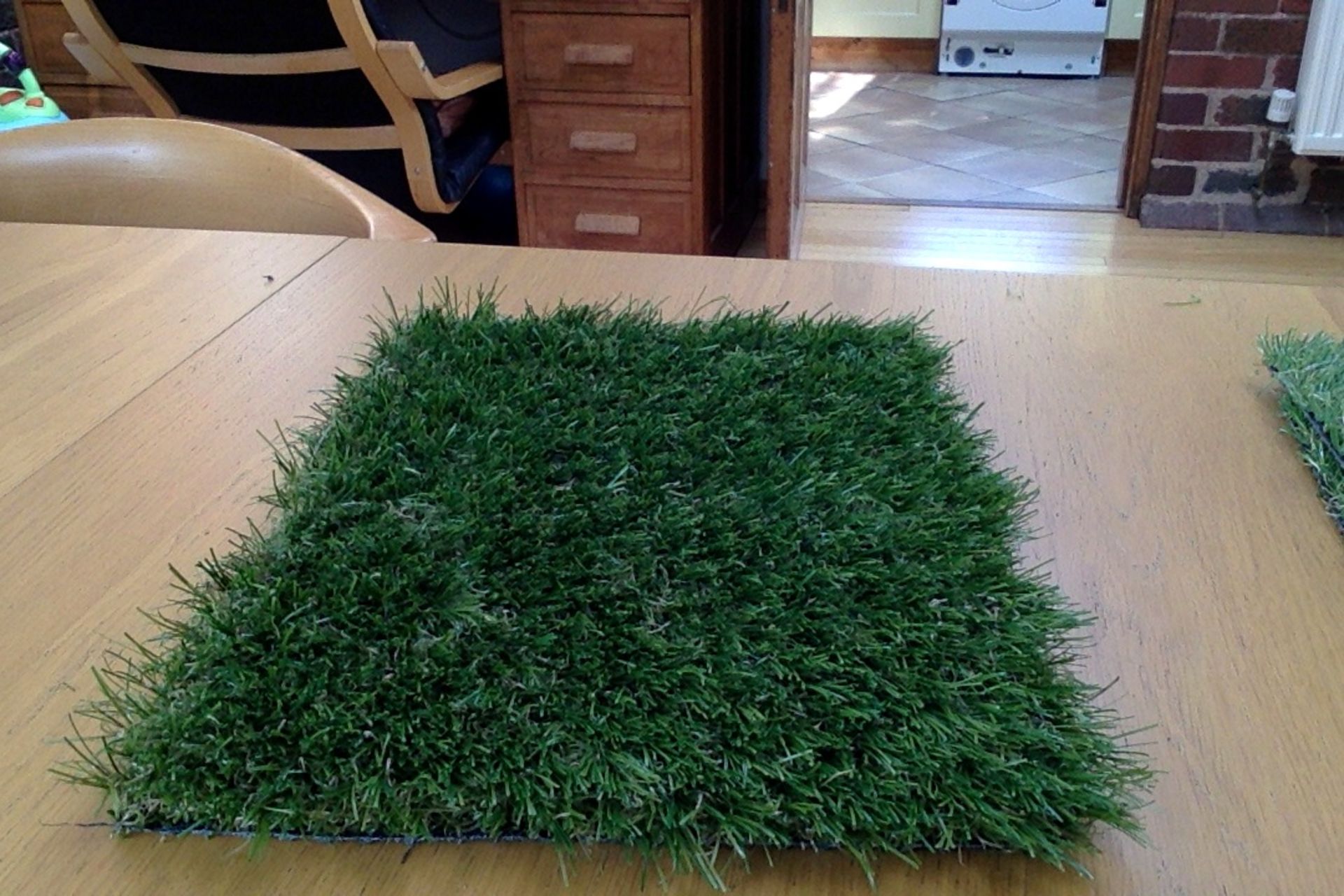 Heavy duty 40mm thick Playrite Nearly grass

25x4m roll - Total 100m2

This is the best quality,