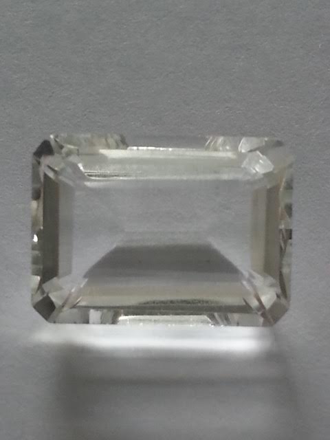 7.90 ct octagon-facet natural brazilian white quartz gemstone measures 14 x 10 mm - Image 2 of 2