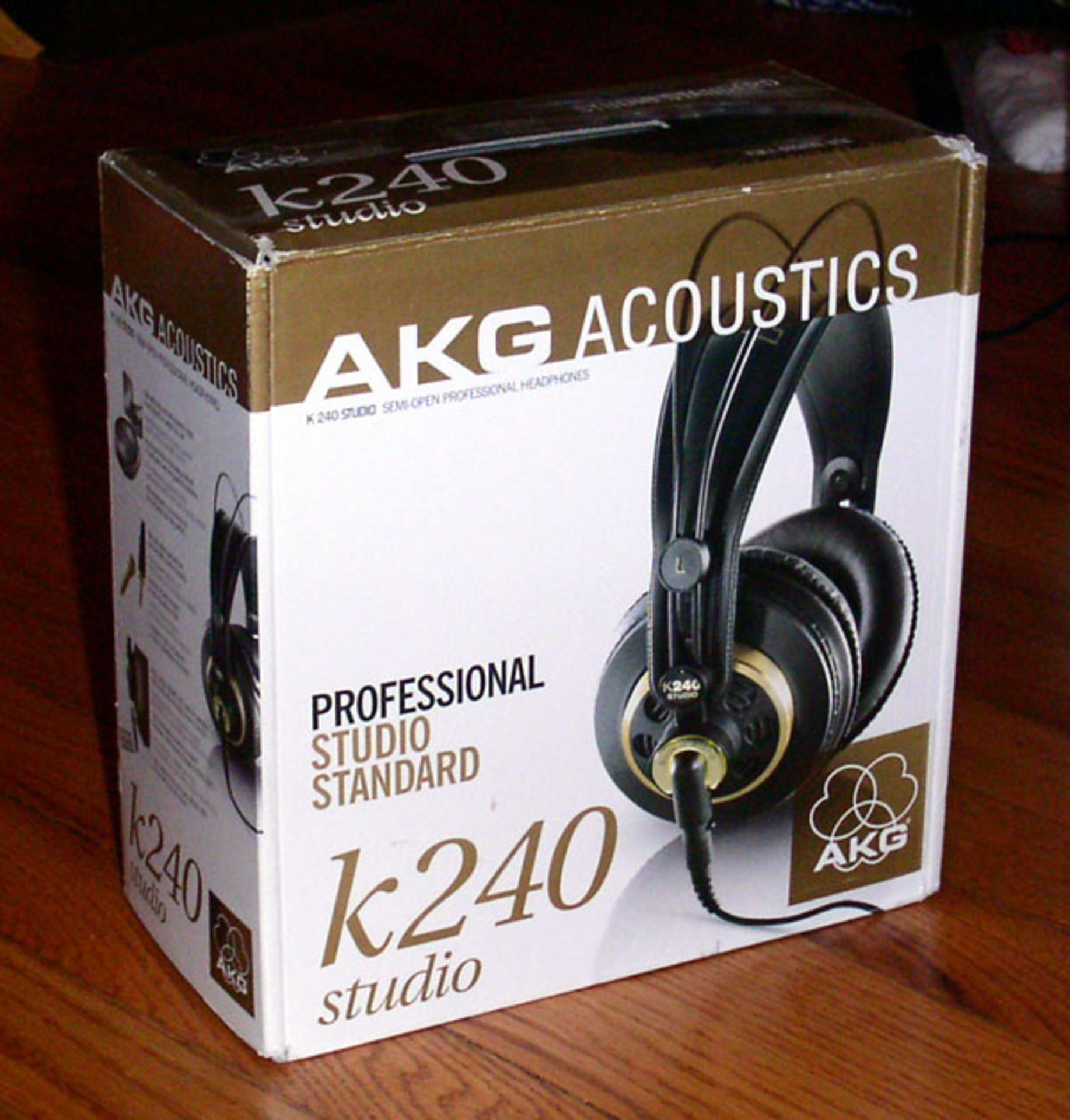 BRAND NEW AKG K 240 Semi-Open Studio Headphones - RRP £89.99 Each - t has 55 ohms impedance, plug-in - Image 2 of 2