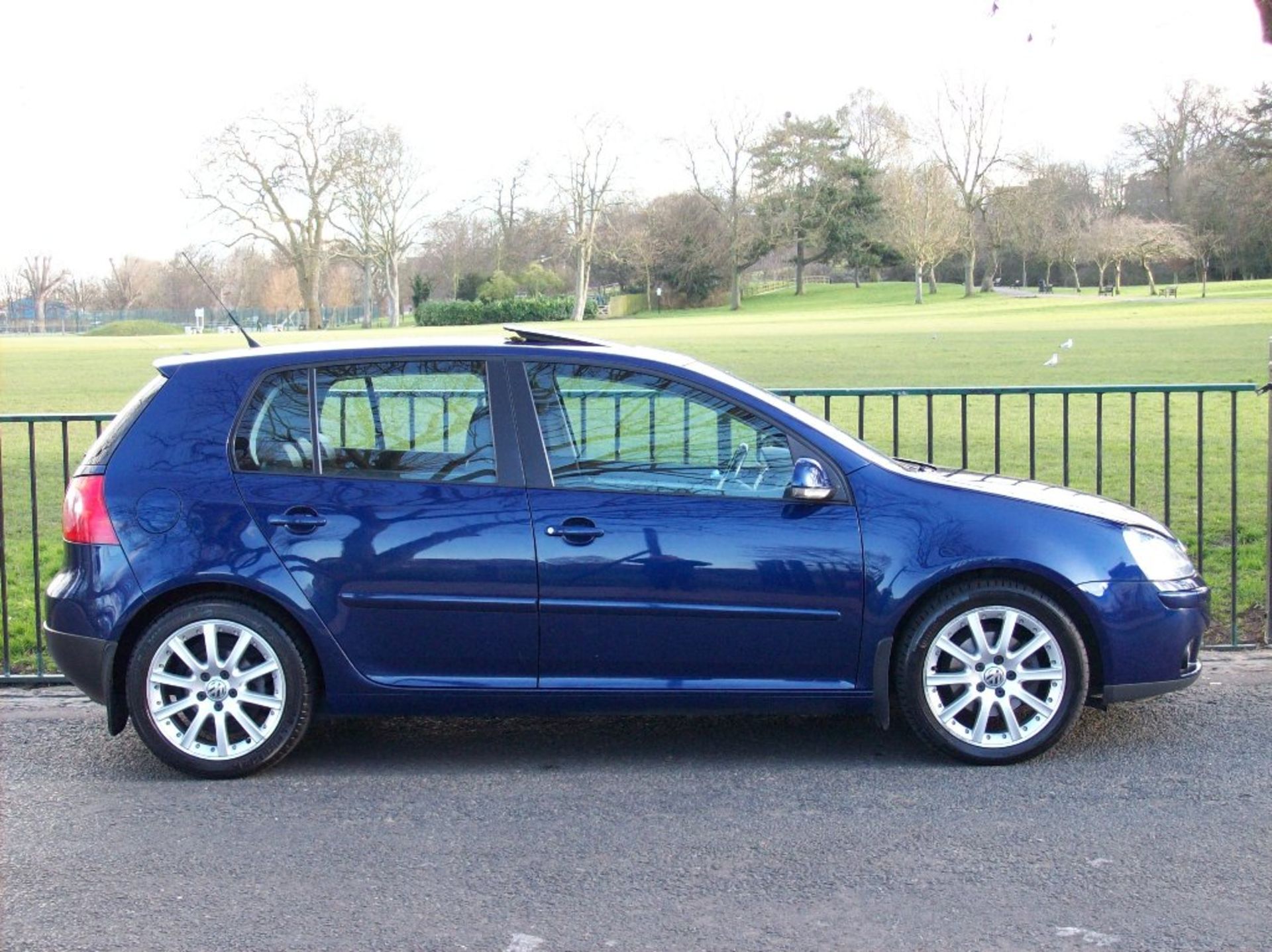 2006 Volkswagen Golf 2.0 TDI Sport 4Motion 5dr Over £4000 Worth Of Extras!! 99k miles
HUGH SPEC - Image 4 of 9