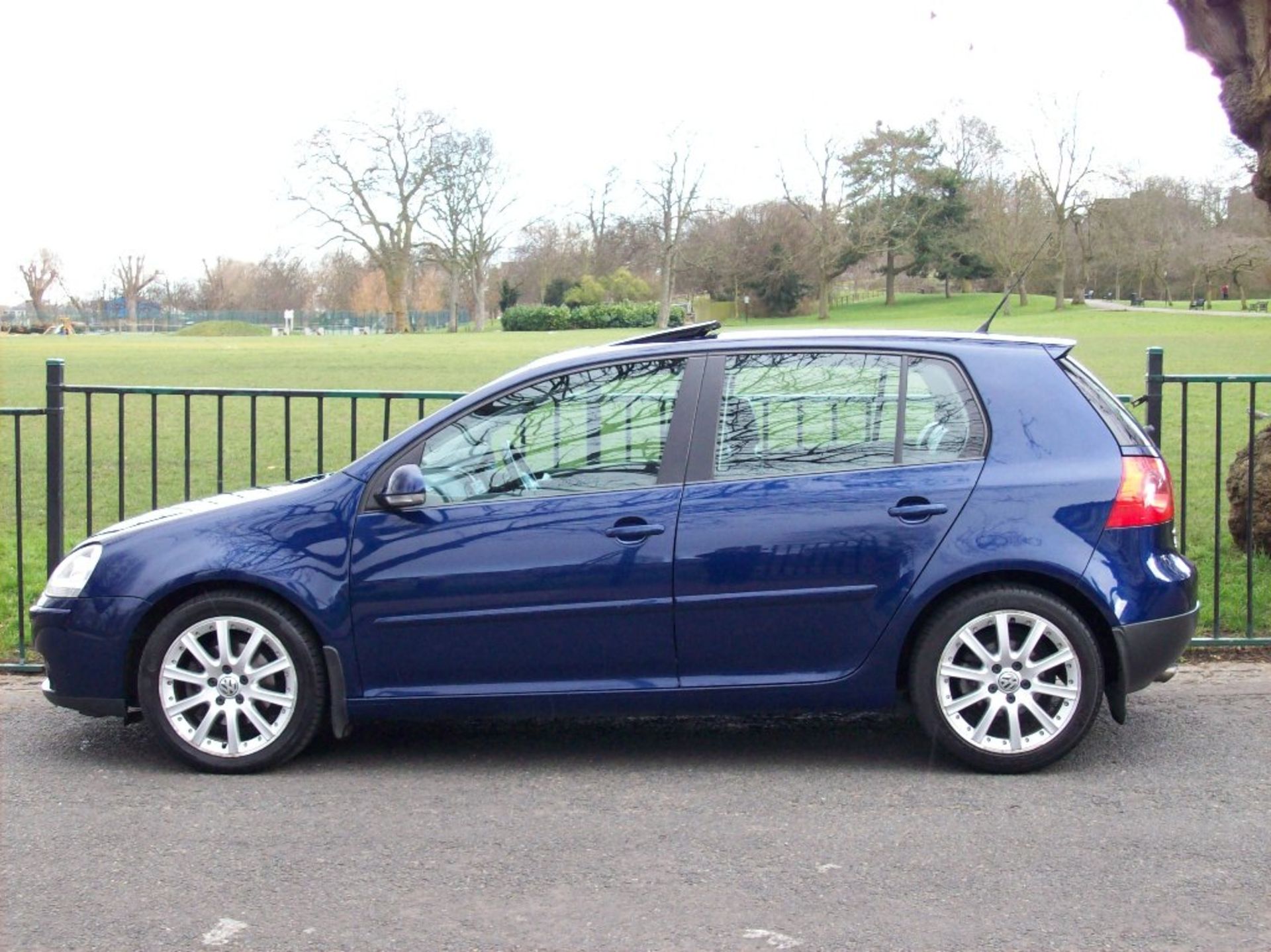 2006 Volkswagen Golf 2.0 TDI Sport 4Motion 5dr Over £4000 Worth Of Extras!! 99k miles
HUGH SPEC - Image 5 of 9