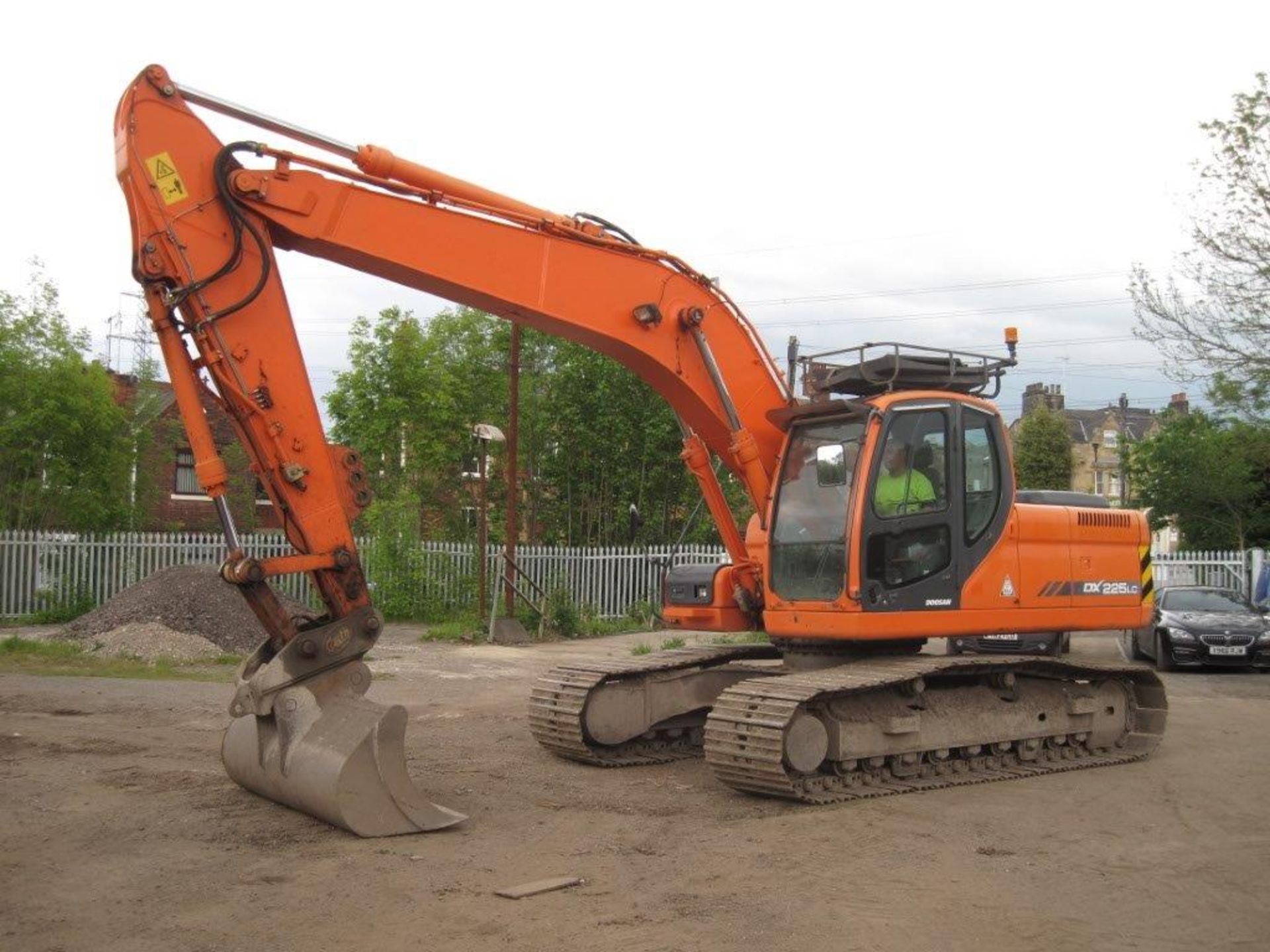 Doosan DX225
2010
Excellent condition and well maintained, very good undercarriage, hammer
line, - Image 3 of 6
