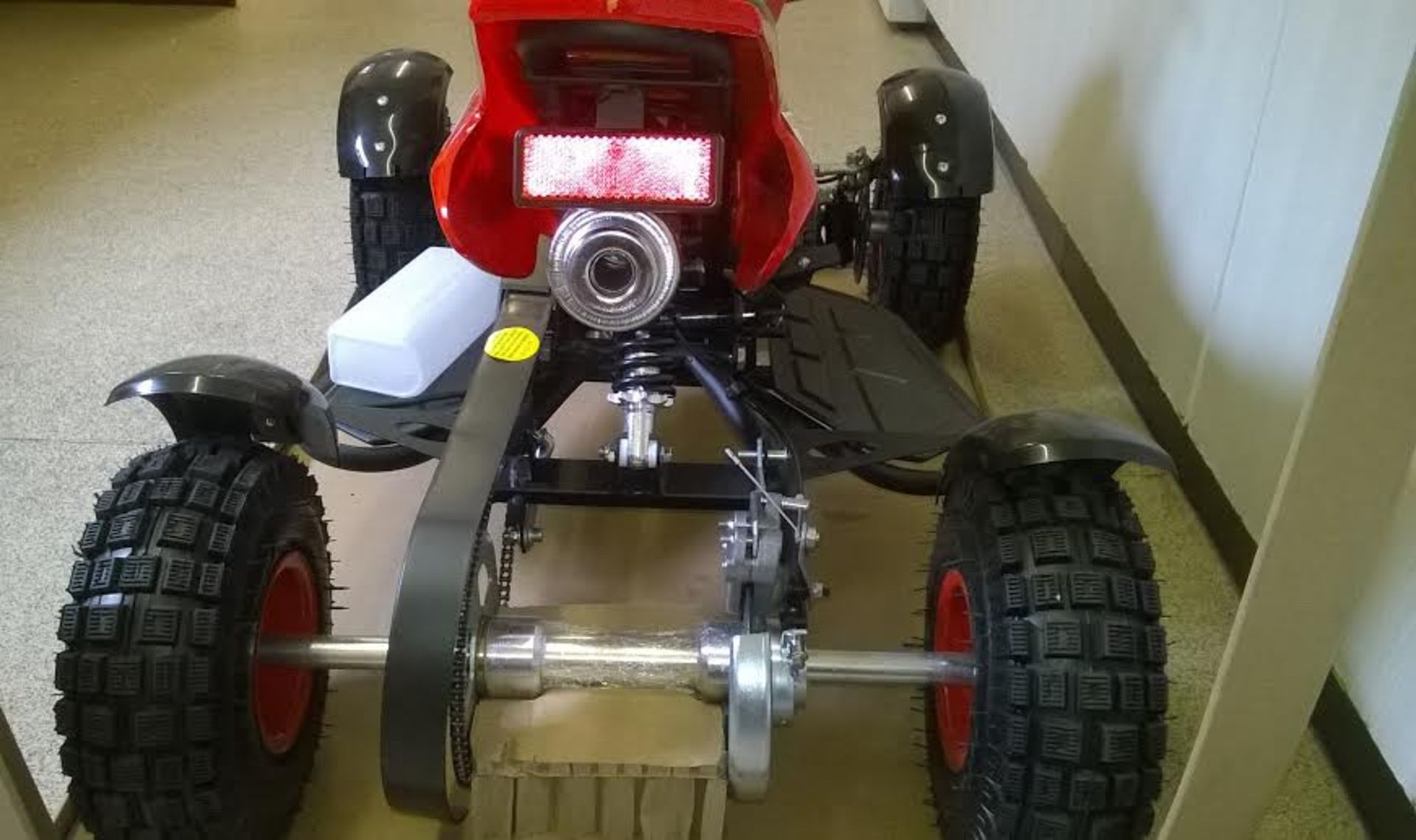 1 BRAND NEW BOXED NO VAT 49CC 2STROKE PETROL MINI ATV QUAD BIKE 2015 MODEL IN RED.
This is the - Image 6 of 8