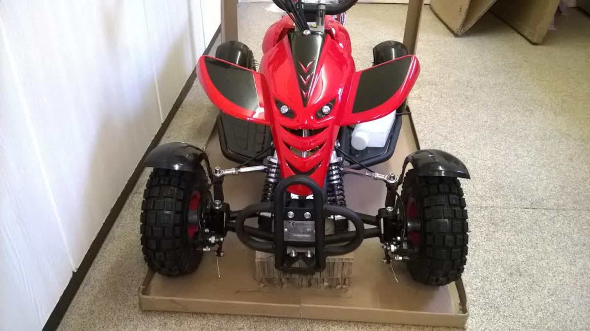 1 BRAND NEW BOXED NO VAT 49CC 2STROKE PETROL MINI ATV QUAD BIKE 2015 MODEL IN RED.
This is the