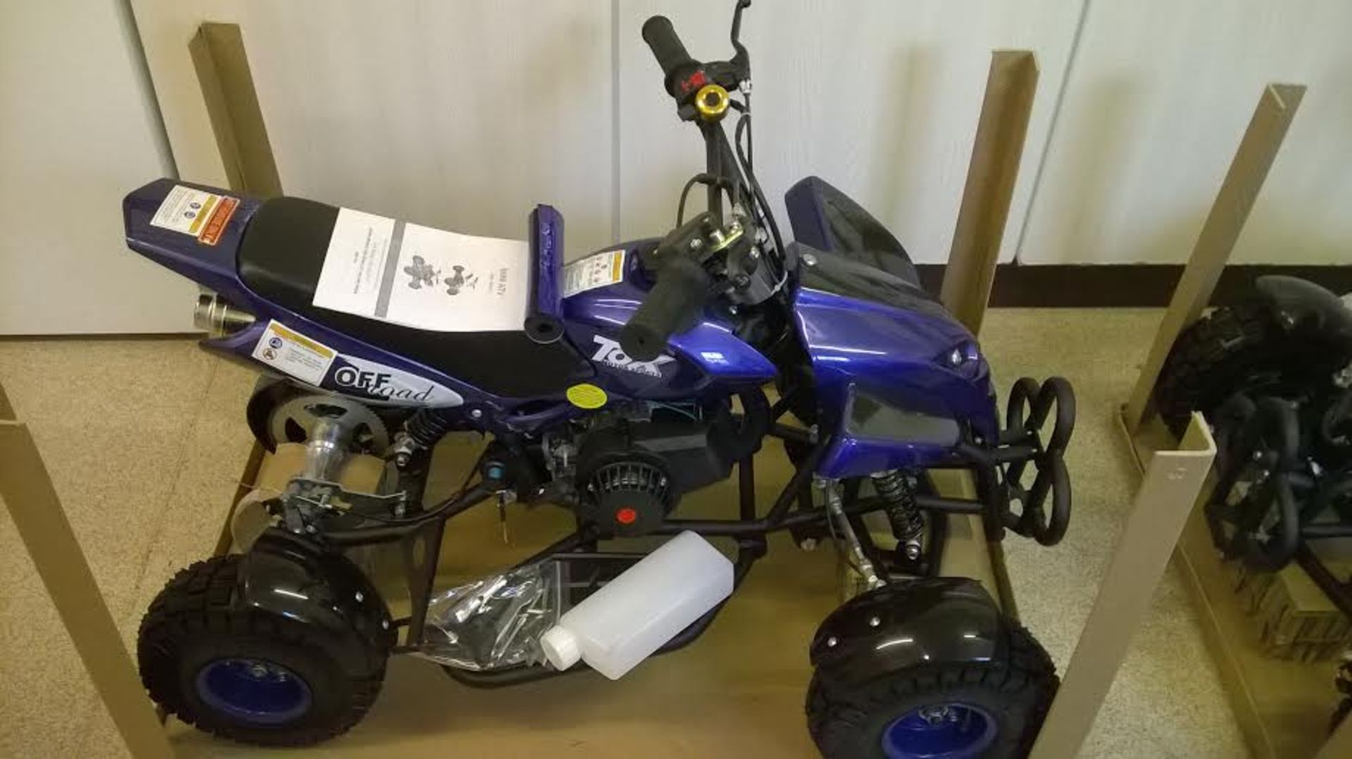 1 BRAND NEW BOXED NO VAT 49CC 2STROKE PETROL MINI ATV QUAD BIKE 2015 MODEL IN BLUE.
This is the