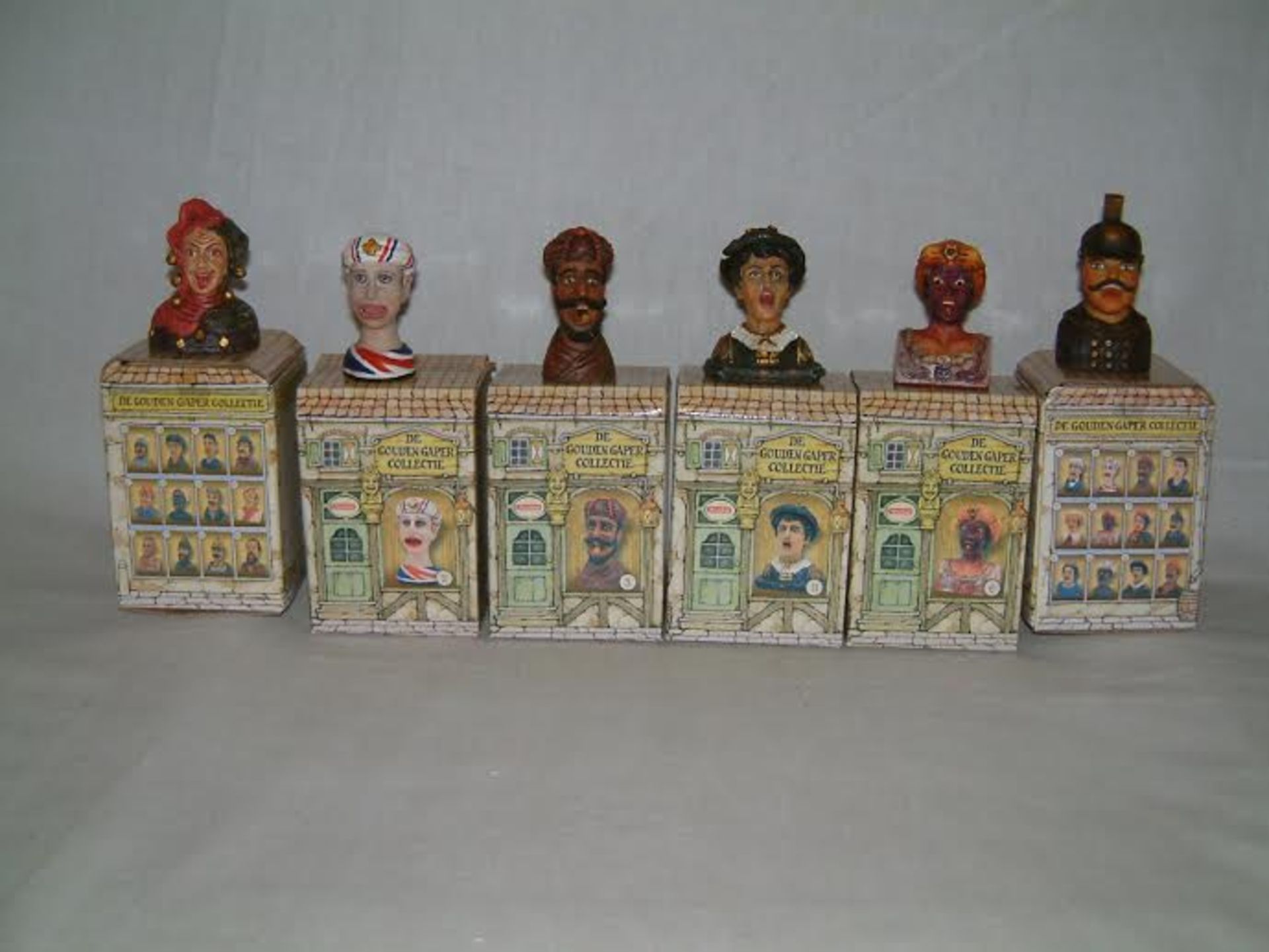 685 Figure Heads individually boxed, Assorted styles - ALL WITH DUTCH PACKAGING