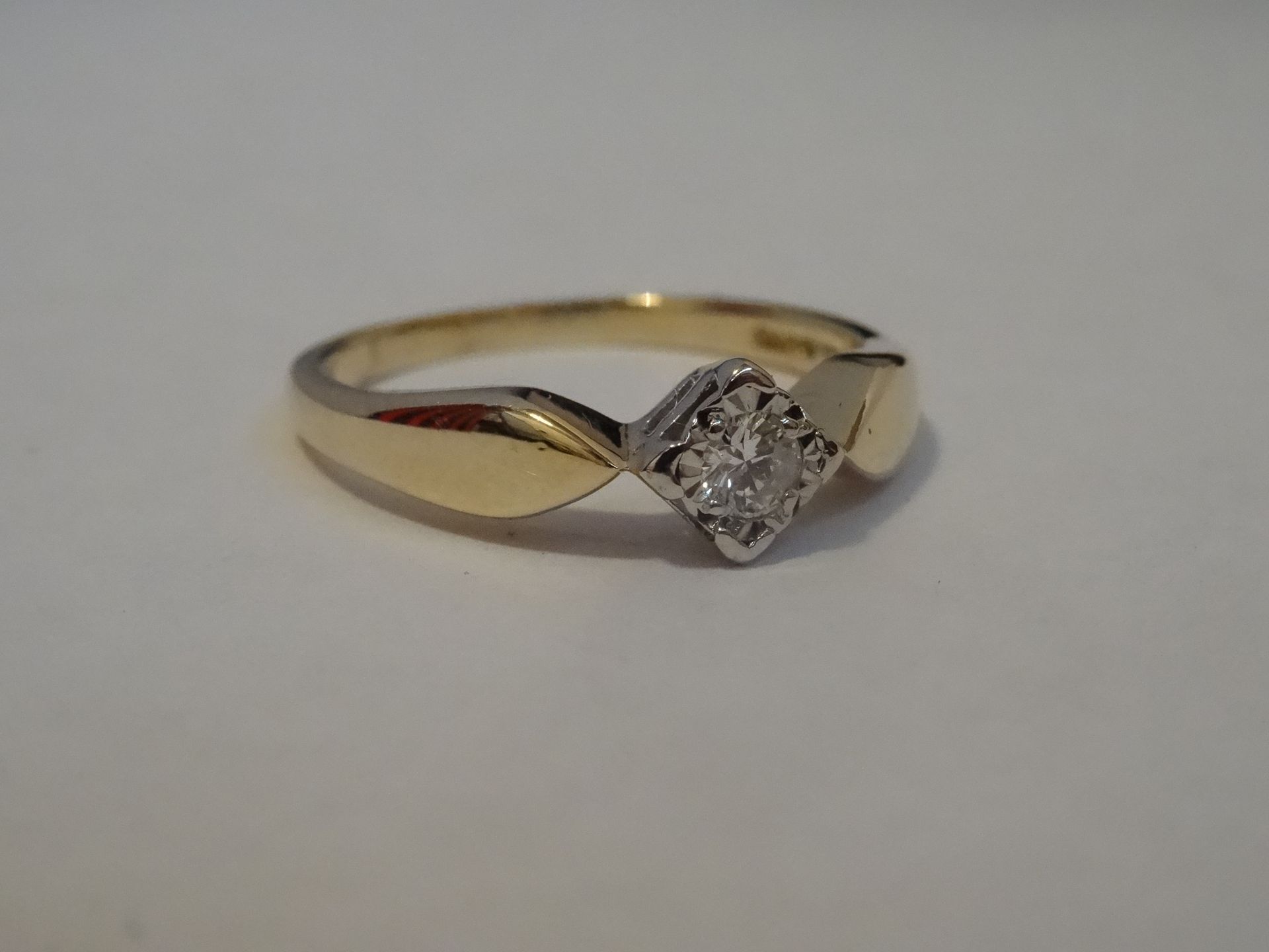 9 Carat Yellow & White Gold Fancy Single Stone Diamond Ring. Total Piece Weight 2.4 Grams - Image 3 of 3