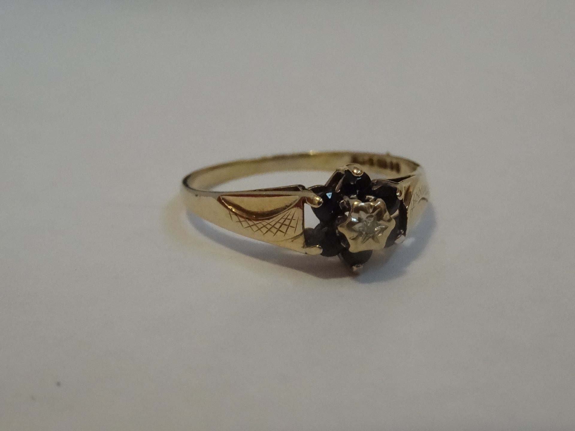 9 Carat Yellow Gold 7 Stone Diamond & Black Unchecked Stone Ring. Total Piece Weight 1.51 Grams - Image 3 of 3