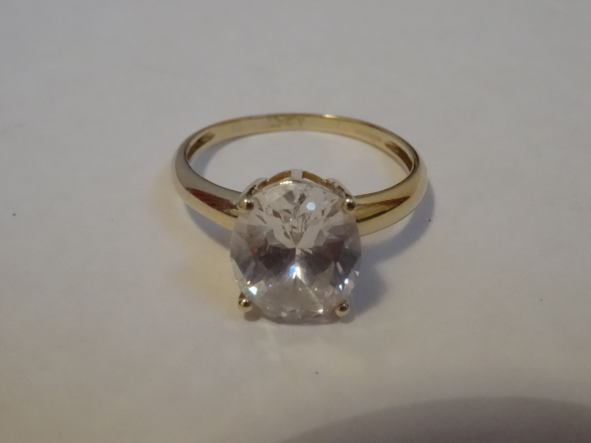 14 Carat Yellow Gold Single Unchecked Stone Ring. Total Piece Weight 4.23 Grams - Image 3 of 3