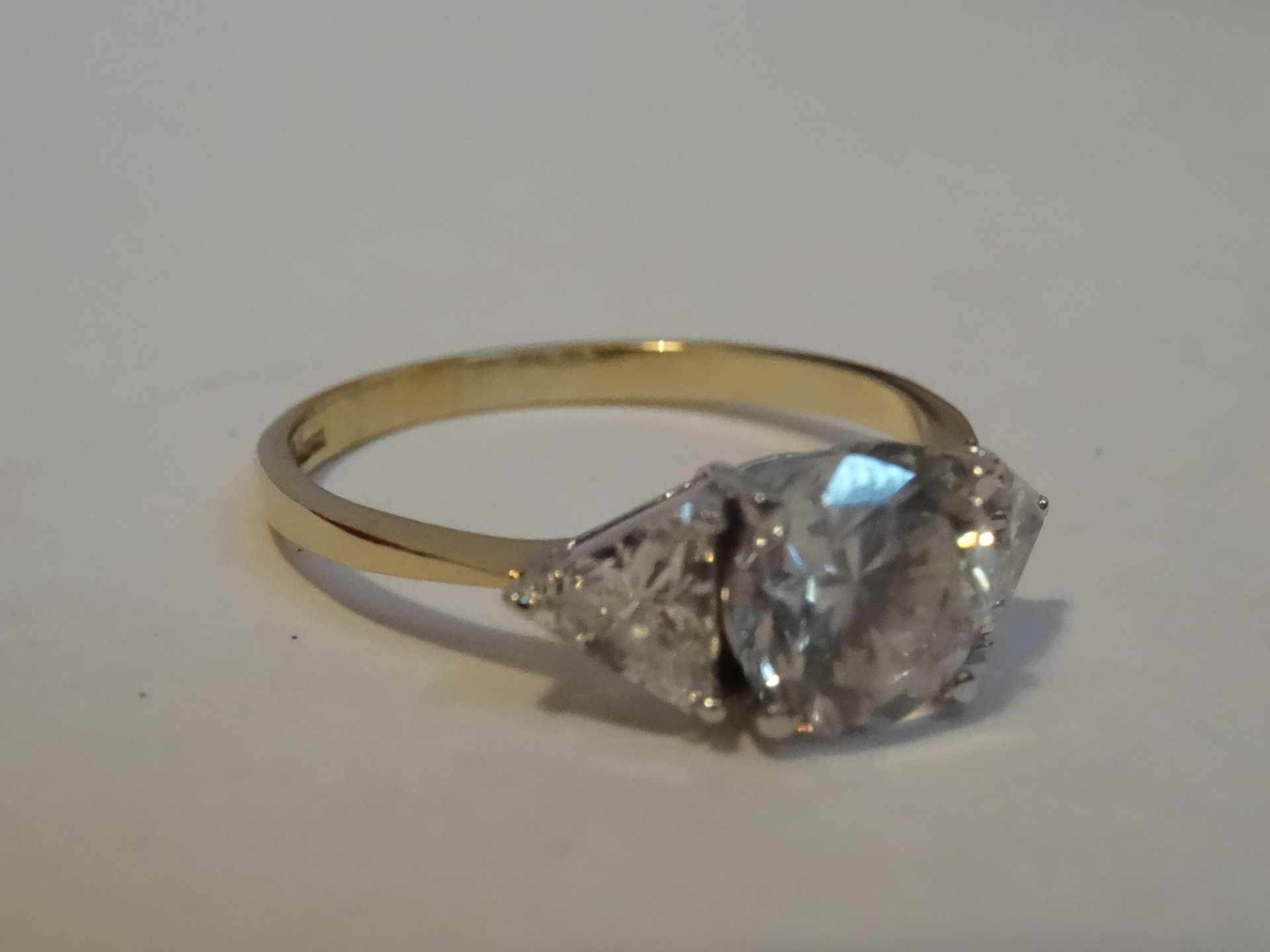 14 Carat Yellow & White Gold 3 Unchecked Stone Ring. Total Piece Weight 3.41 Grams - Image 3 of 3