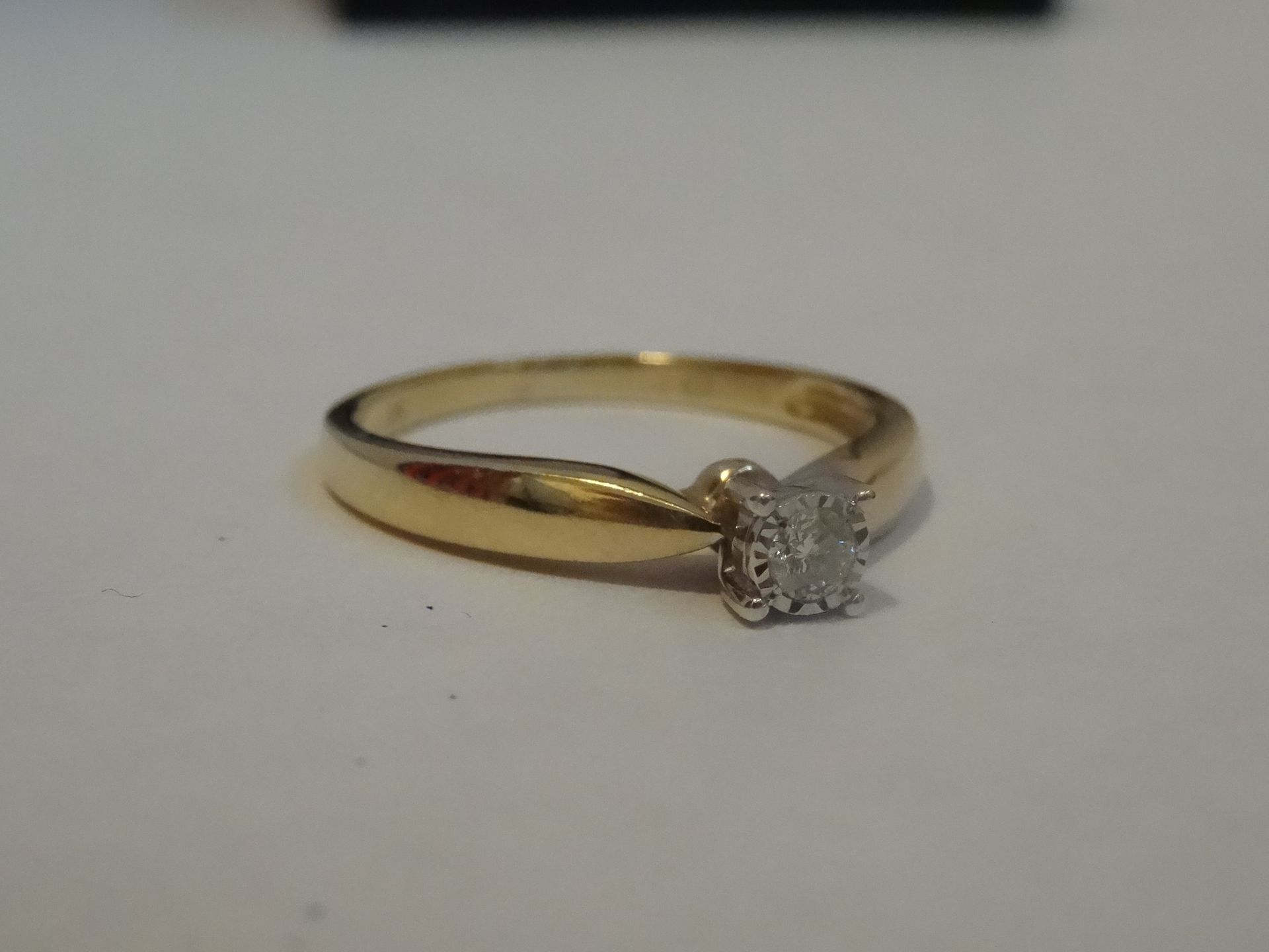 9 Carat Yellow & White Gold Single Stone Diamond Solitaire Ring. Total Piece Weigh 2.18 Grams - Image 3 of 3