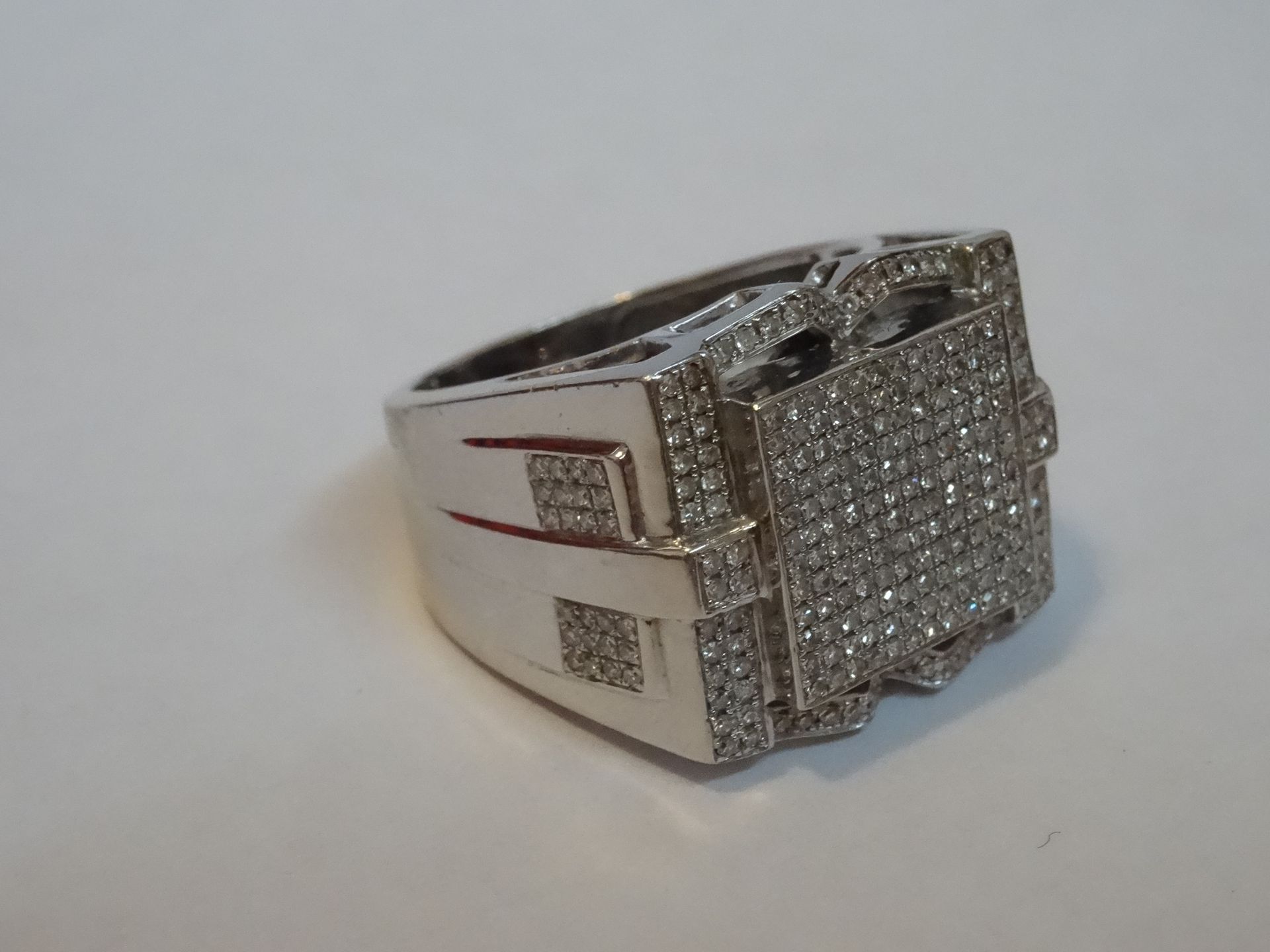 9 Carat White Gold Gents Signet Ring. Contains 1.55 Carats of Diamonds. Insurance valuation '£1800' - Image 4 of 6