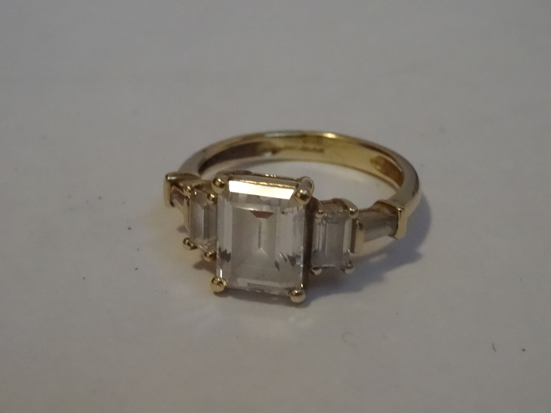 14 Carat Yellow Gold 5 Unchecked Stone Ring. Total Piece Weight 4.49 Grams