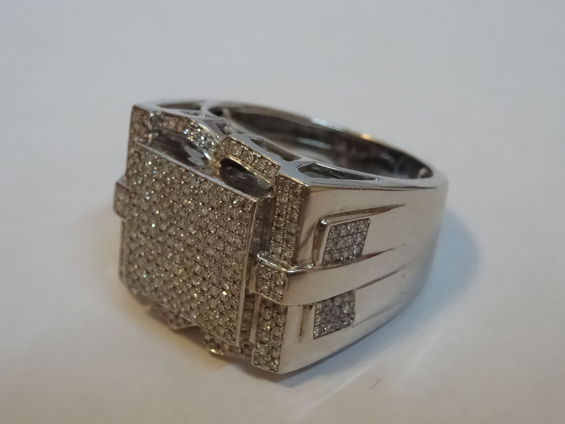 9 Carat White Gold Gents Signet Ring. Contains 1.55 Carats of Diamonds. Insurance valuation '£1800' - Image 5 of 6