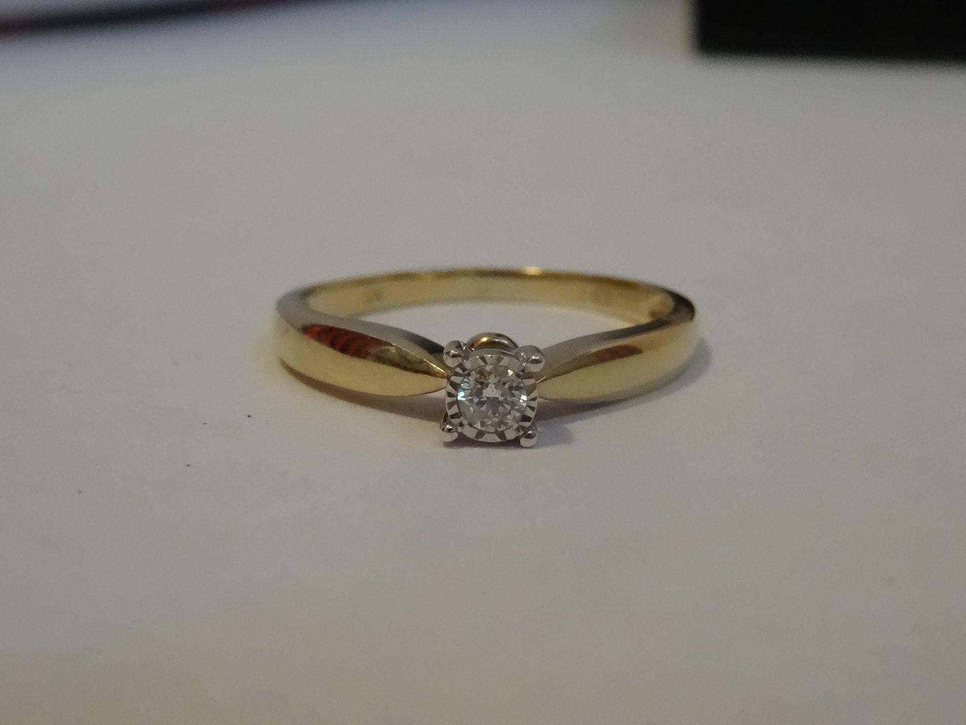 9 Carat Yellow & White Gold Single Stone Diamond Solitaire Ring. Total Piece Weigh 2.18 Grams - Image 2 of 3