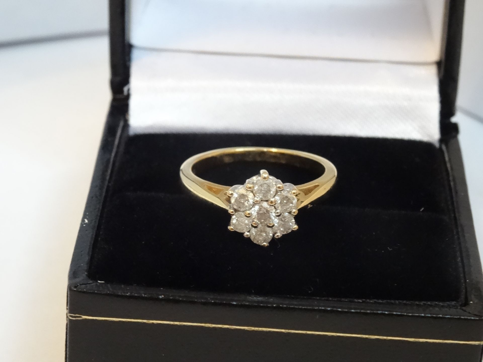 18ct Yellow & White Gold Ladies Diamond Cluster Ring, 0.5cts of diamonds, Insurance Valuation £1000 - Image 2 of 5