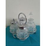 Retro Cruet Set in Good Condition. Delivery Available.