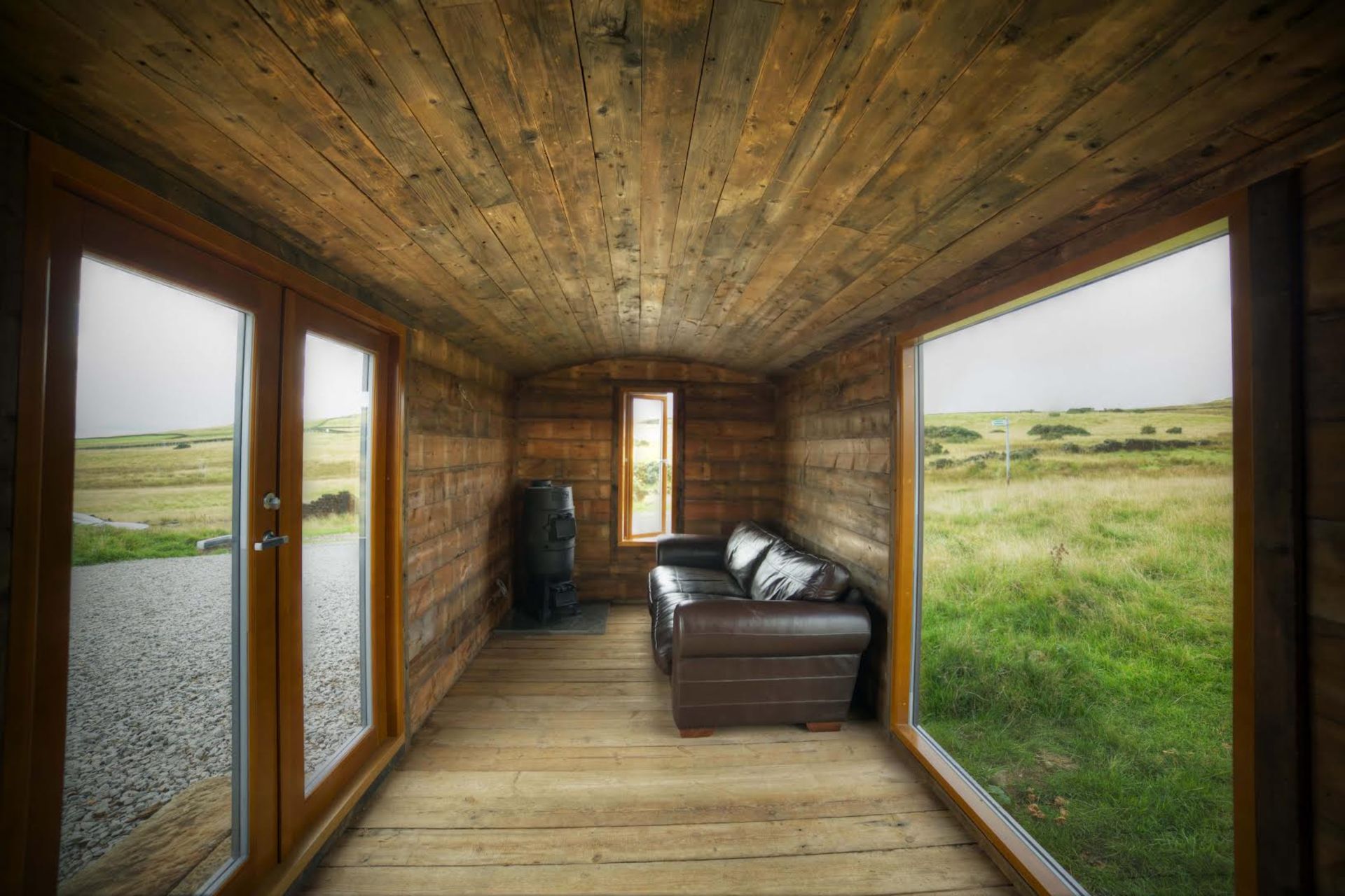 Refurbished Railway carriage, ideal for accommodation, shoot cabin, office, garden room. - Image 2 of 5