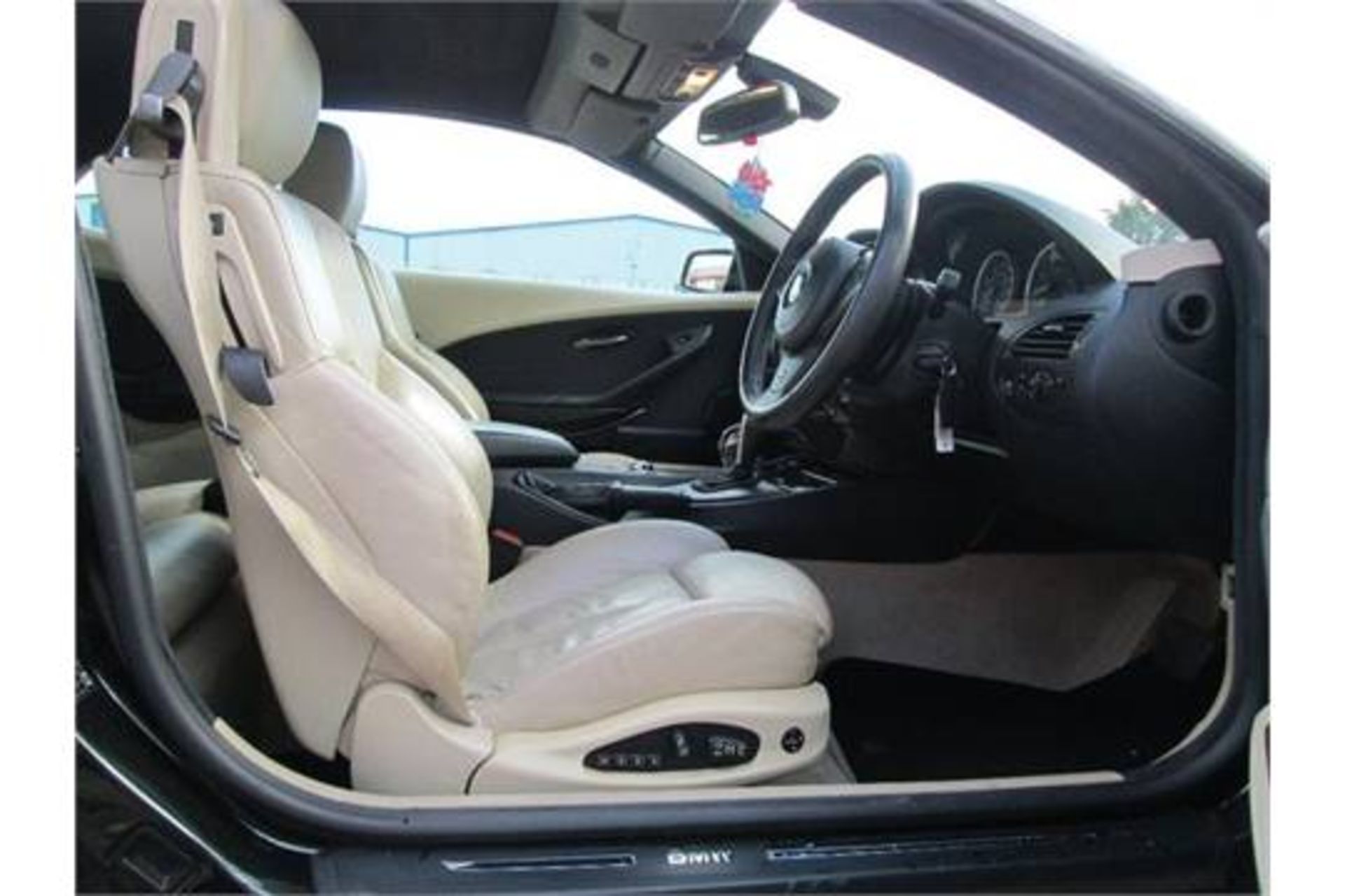 2007 BMW 6 SERIES 3.0 630i Sport 2dr ONLY 71k FBMWSH LEATHER SEATS,
SAT NAV, PARKING SENSORS. - Image 6 of 7