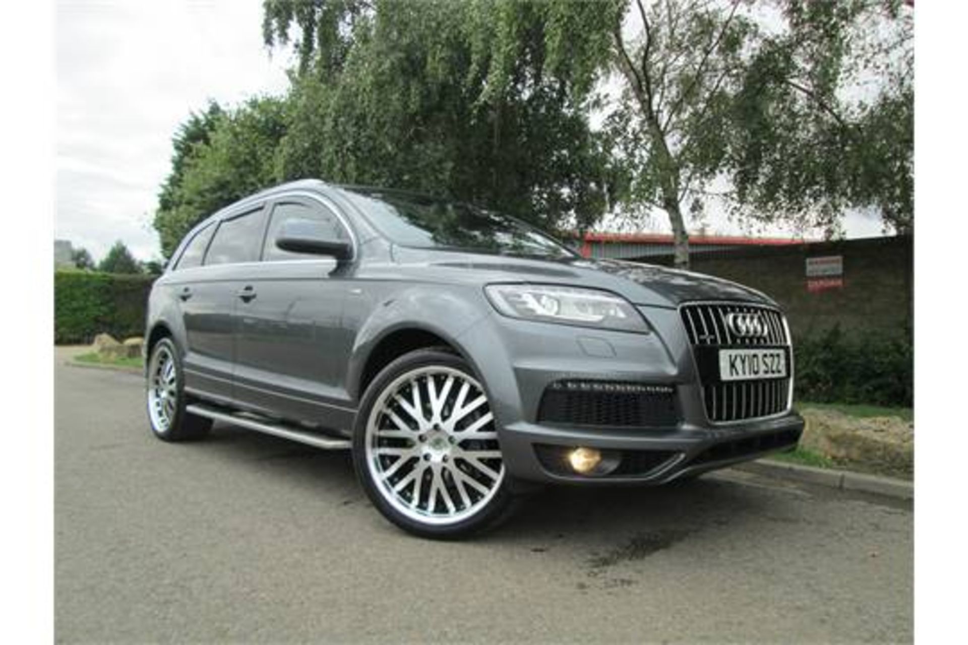 Audi Q7 3.0 TDI S Line Tiptronic Quattro 5dr 64k FSH,
HALF LEATHER / HALF SUEDE SEATS.