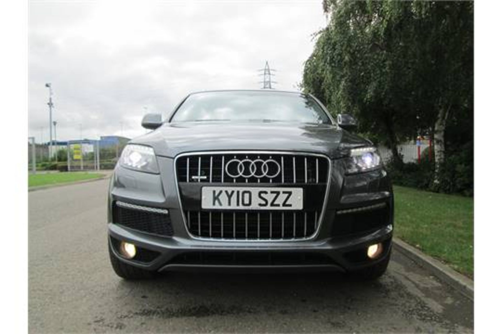 Audi Q7 3.0 TDI S Line Tiptronic Quattro 5dr 64k FSH,
HALF LEATHER / HALF SUEDE SEATS. - Image 2 of 12