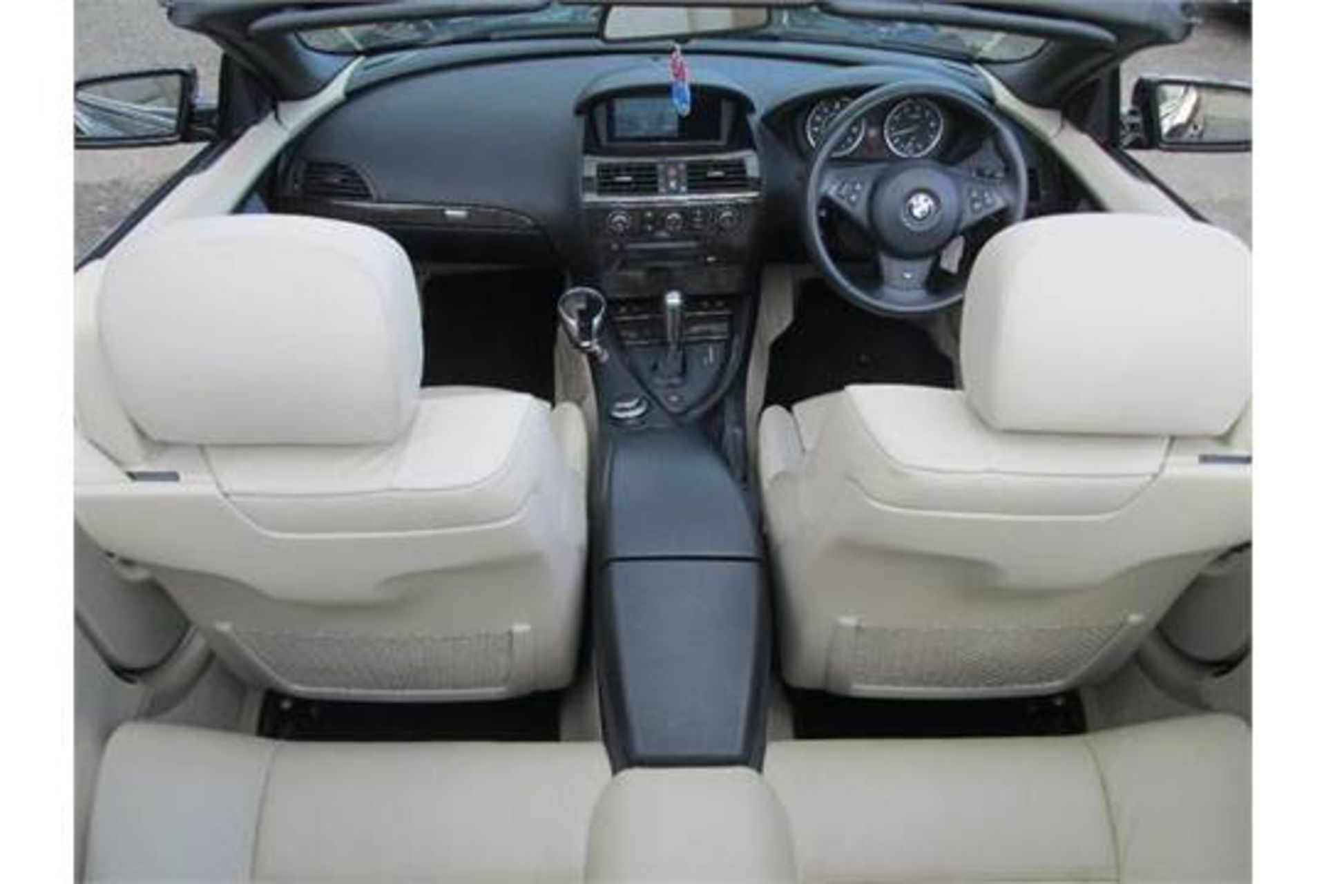 2007 BMW 6 SERIES 3.0 630i Sport 2dr ONLY 71k FBMWSH LEATHER SEATS,
SAT NAV, PARKING SENSORS. - Image 5 of 7