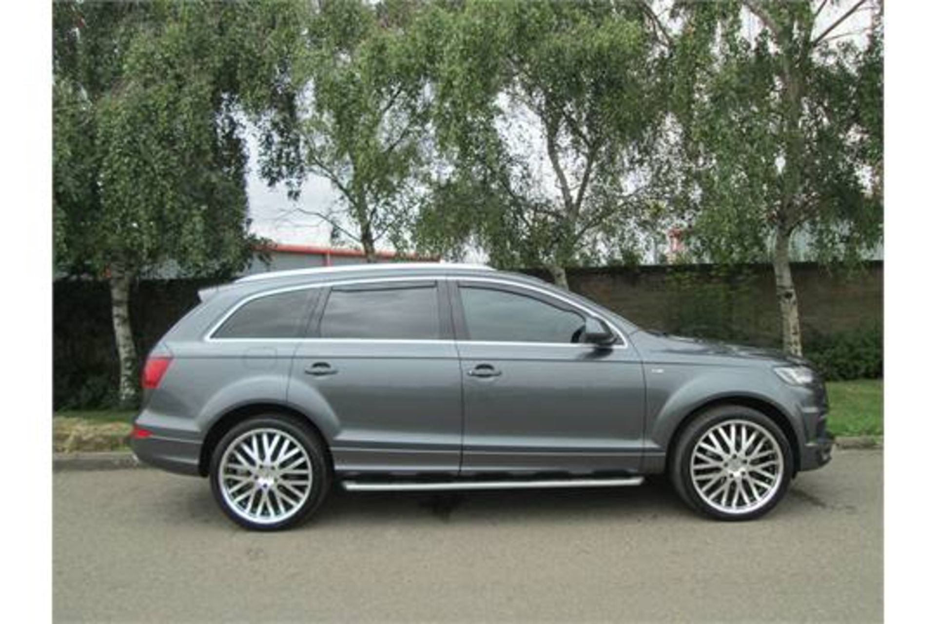 Audi Q7 3.0 TDI S Line Tiptronic Quattro 5dr 64k FSH,
HALF LEATHER / HALF SUEDE SEATS. - Image 3 of 12