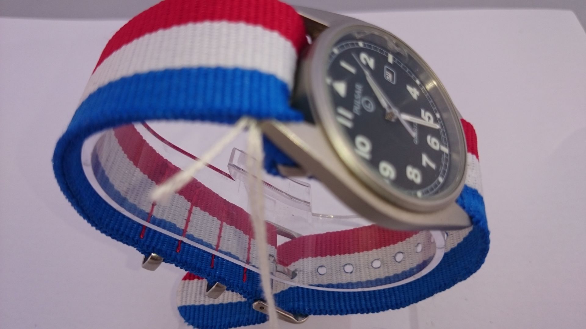 BRITISH ISSUED MILITARY G10 PULSAR WATCH WITH MILITARY STRAP,KEEPING TIME - Image 2 of 5